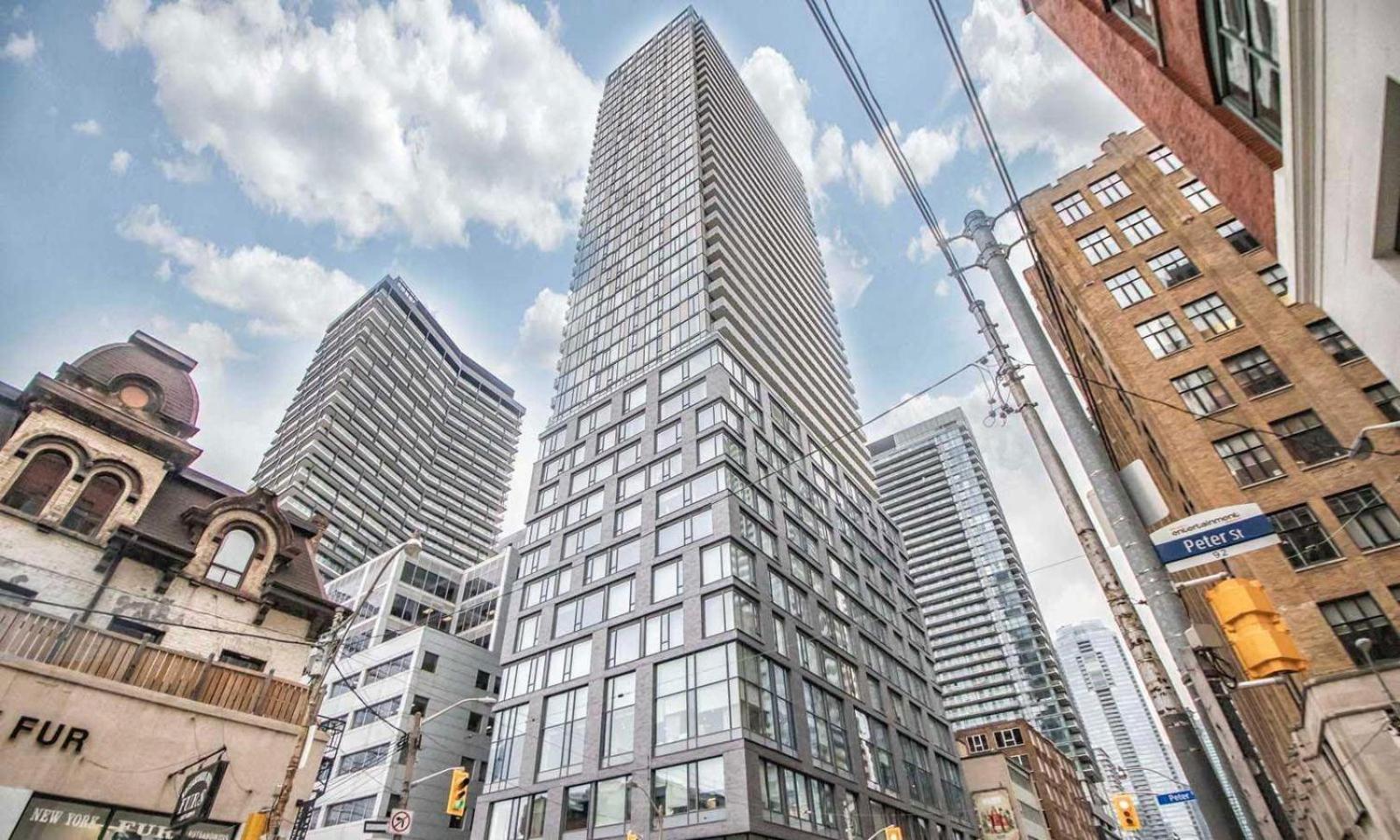 Apartment Stunning In Downtown Perfect For Businesses Trips And Small Families