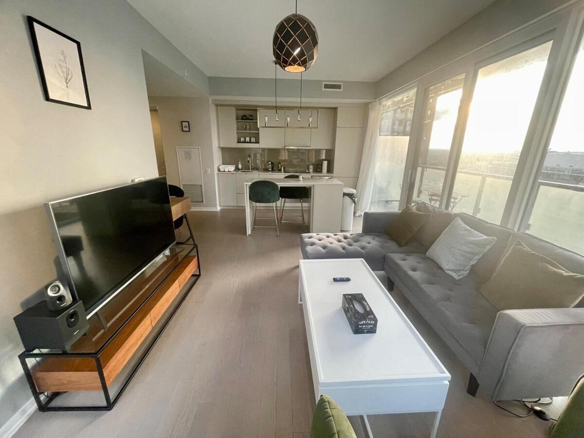 Apartment Stunning In Downtown Perfect For Businesses Trips And Small Families *