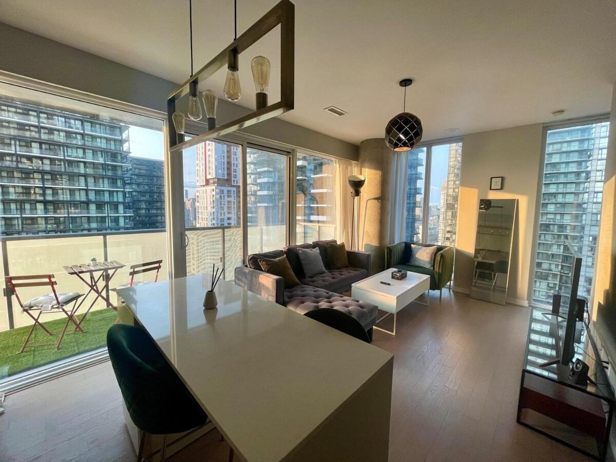 Stunning In Downtown Perfect For Businesses Trips And Small Families * Toronto