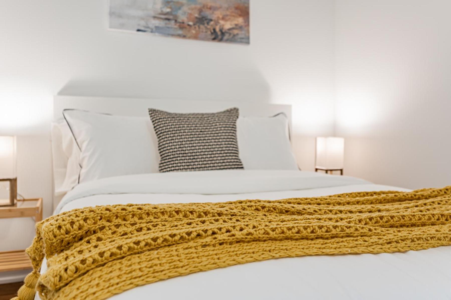 Lovely 1br-1bath Apartment *