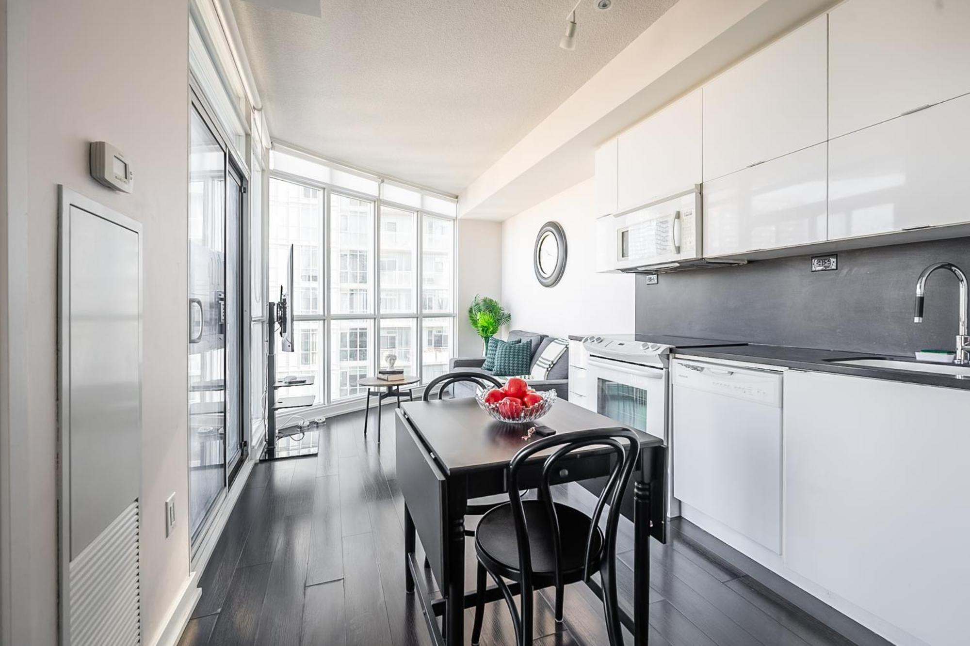 Modern Downtown Apartment Toronto