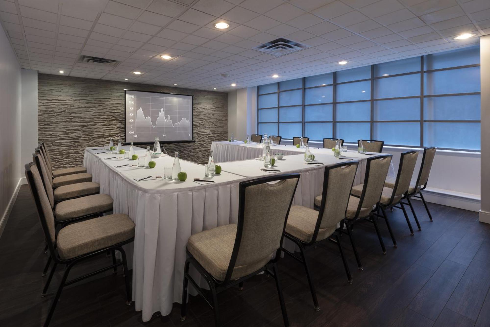 Executive Cosmopolitan Hotel 4*