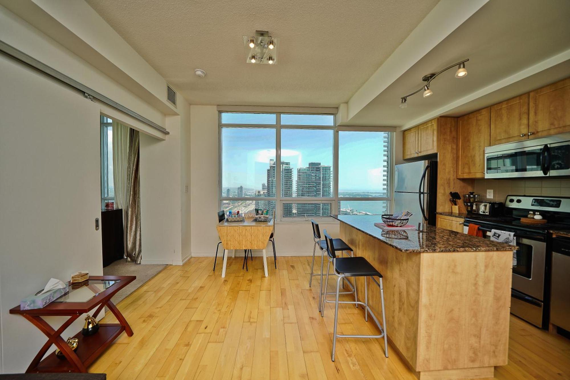 Rivetstays - The Bremner I Toronto