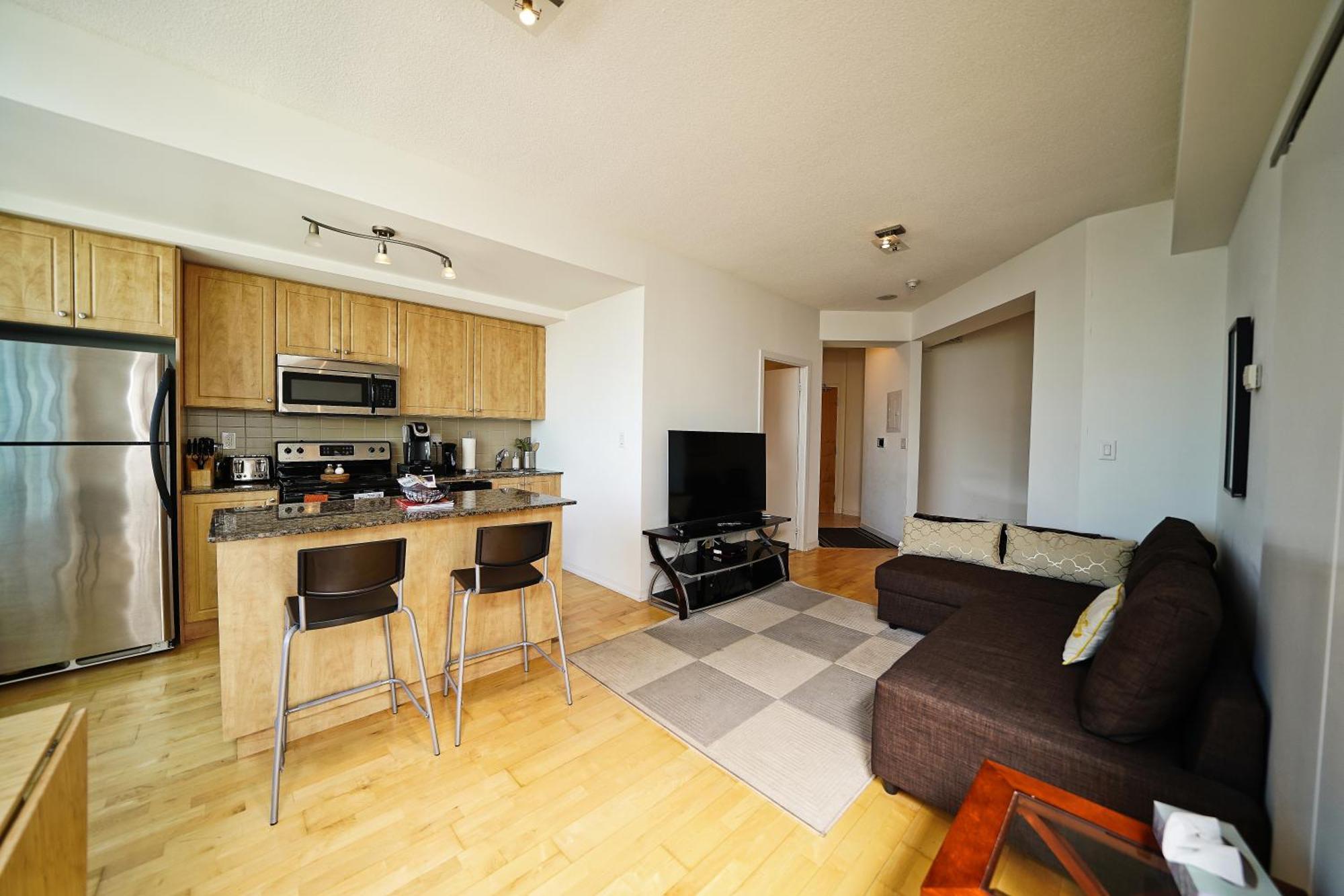Rivetstays - The Bremner I Toronto