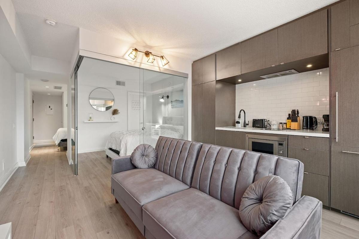 Luxurious In Yorkville Apartment Toronto