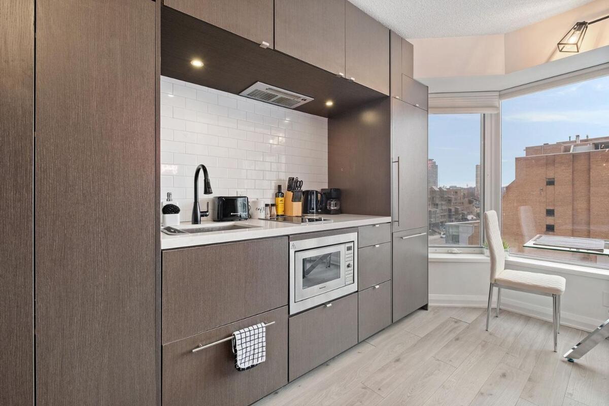 Luxurious In Yorkville * Toronto