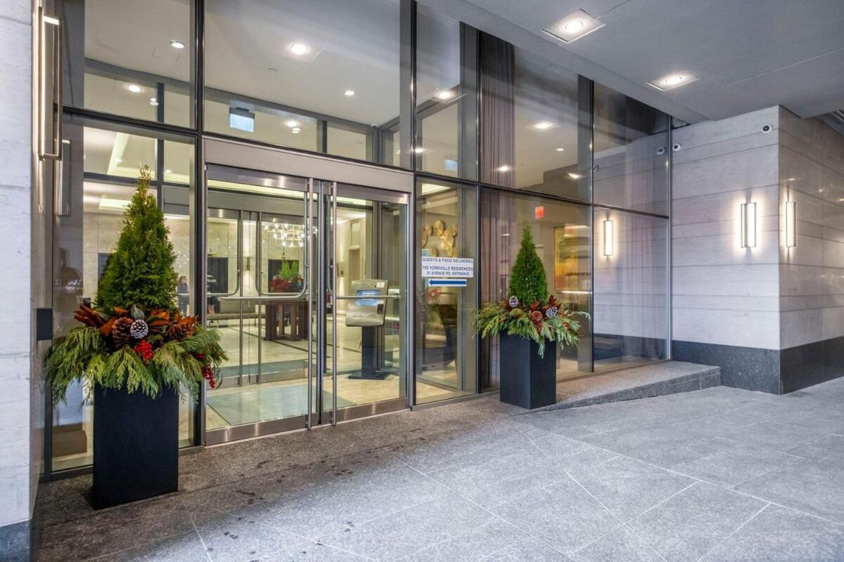 Luxurious In Yorkville Toronto
