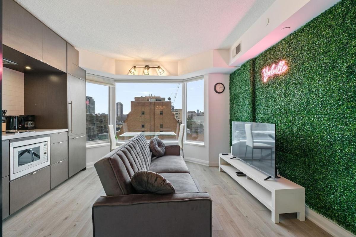 Luxurious In Yorkville * Toronto