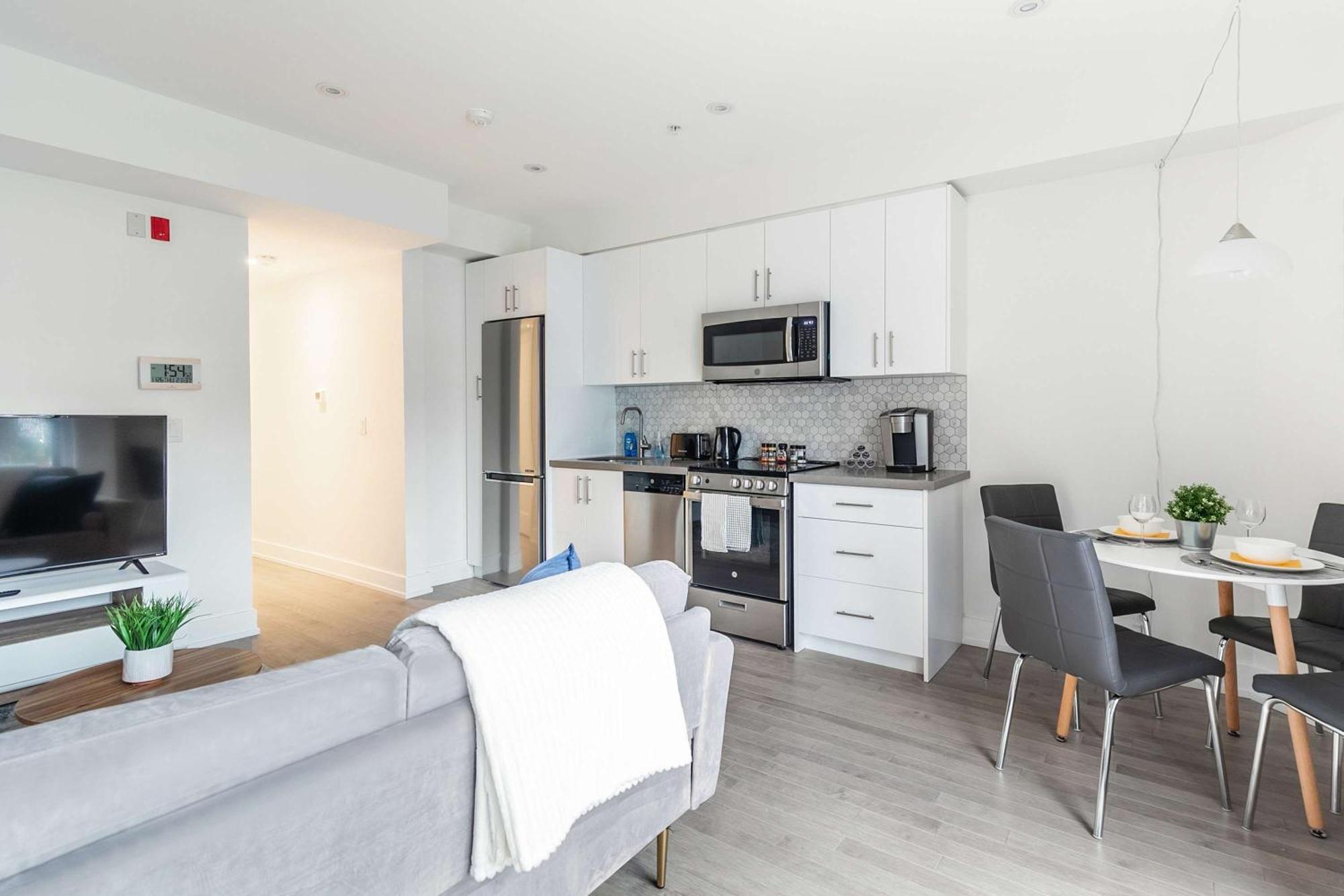 Beautiful Modern Unit In High Park North Toronto