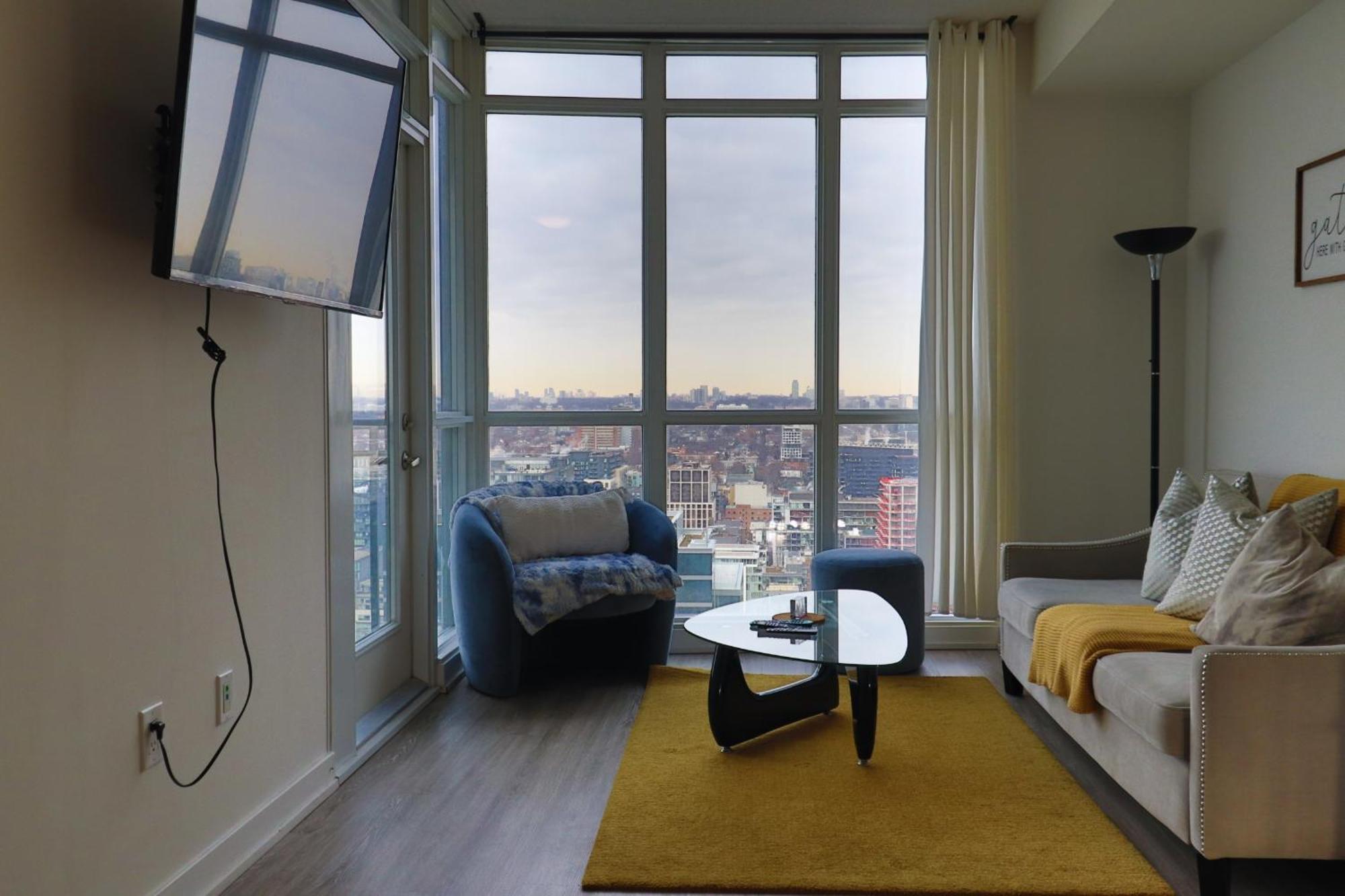 Downtown Oasis-luxury With Balcony & Free Parking *