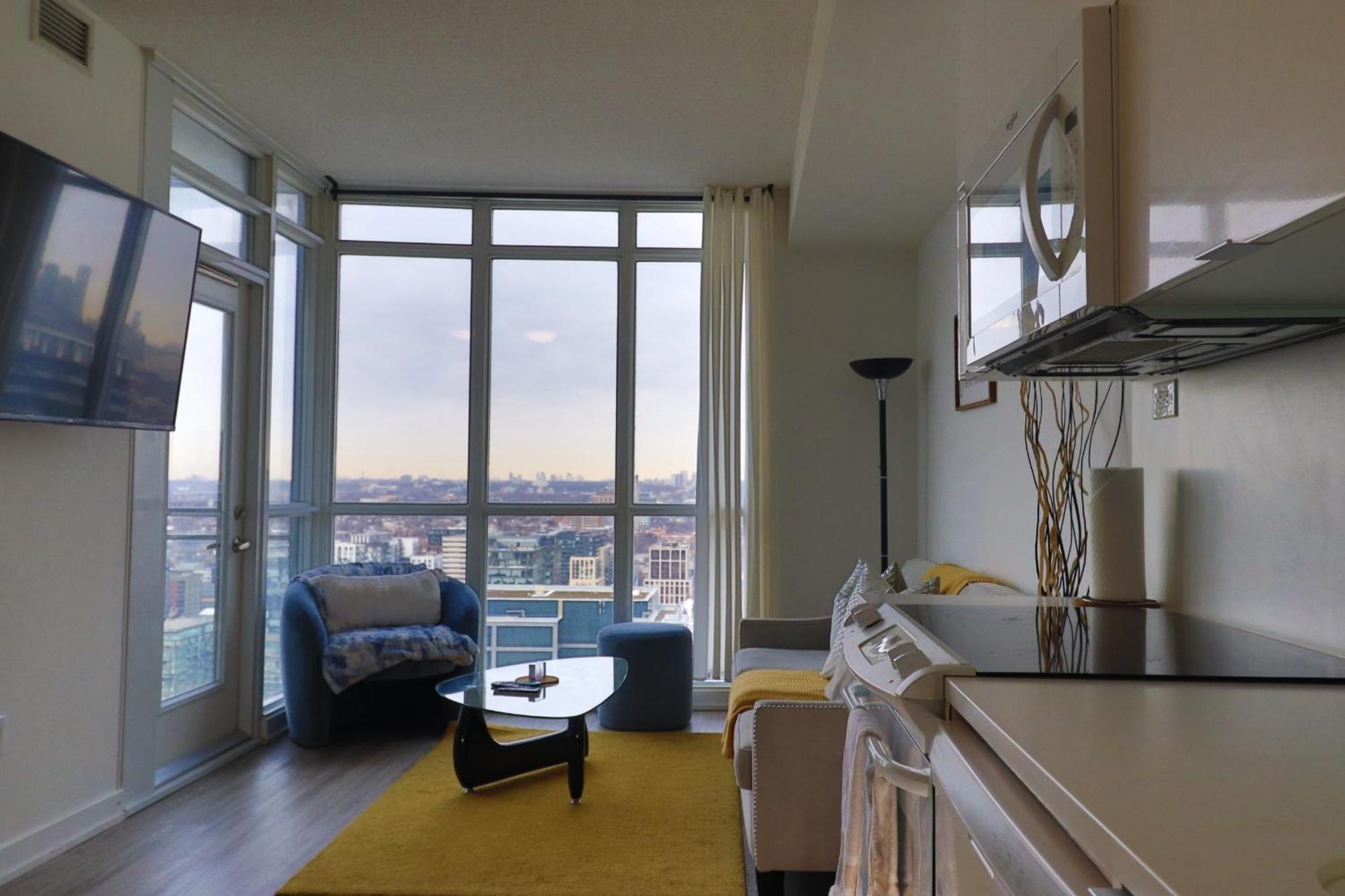Apartment Downtown Oasis-luxury With Balcony & Free Parking