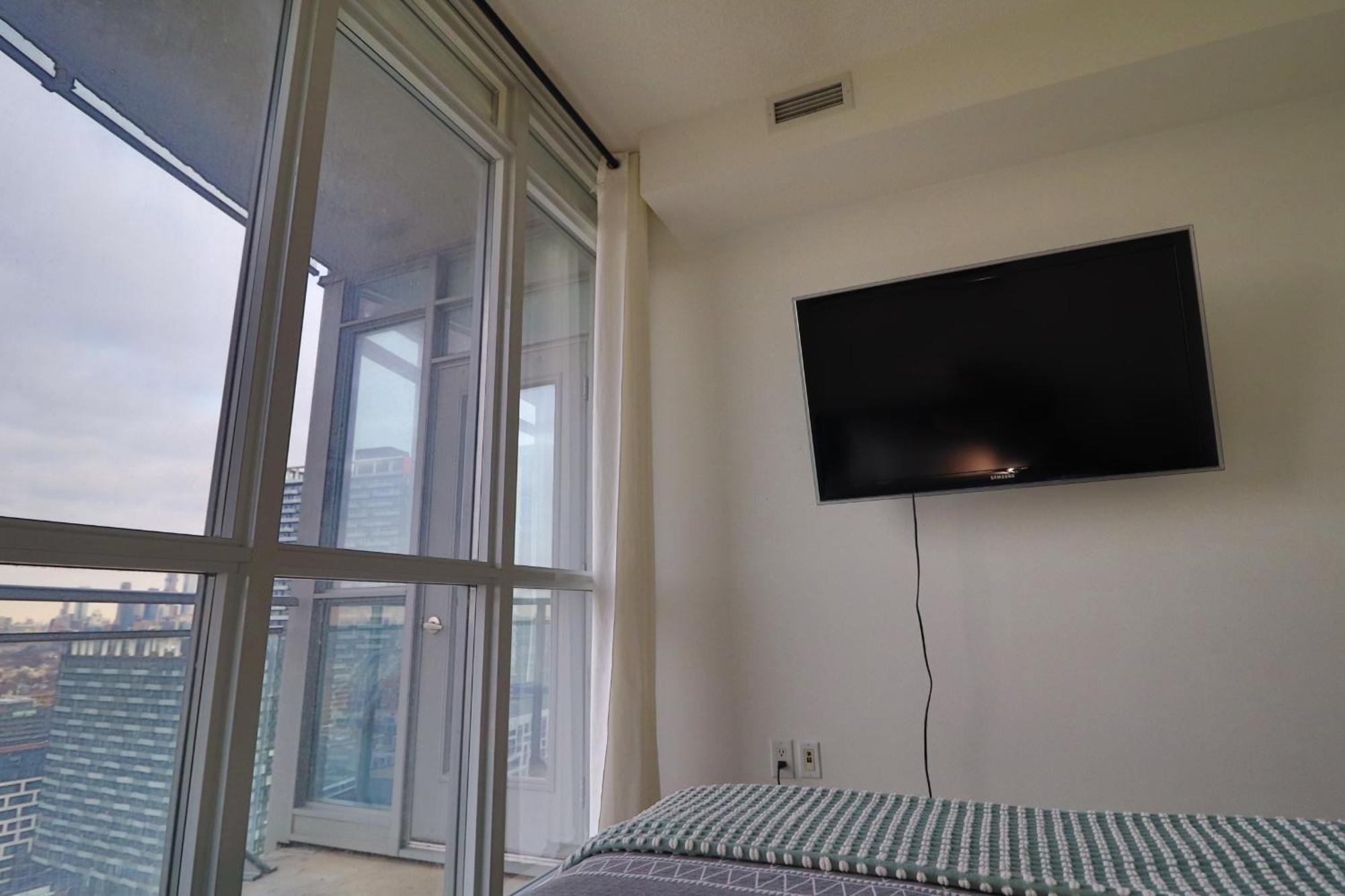 Apartment Downtown Oasis-luxury With Balcony & Free Parking Toronto
