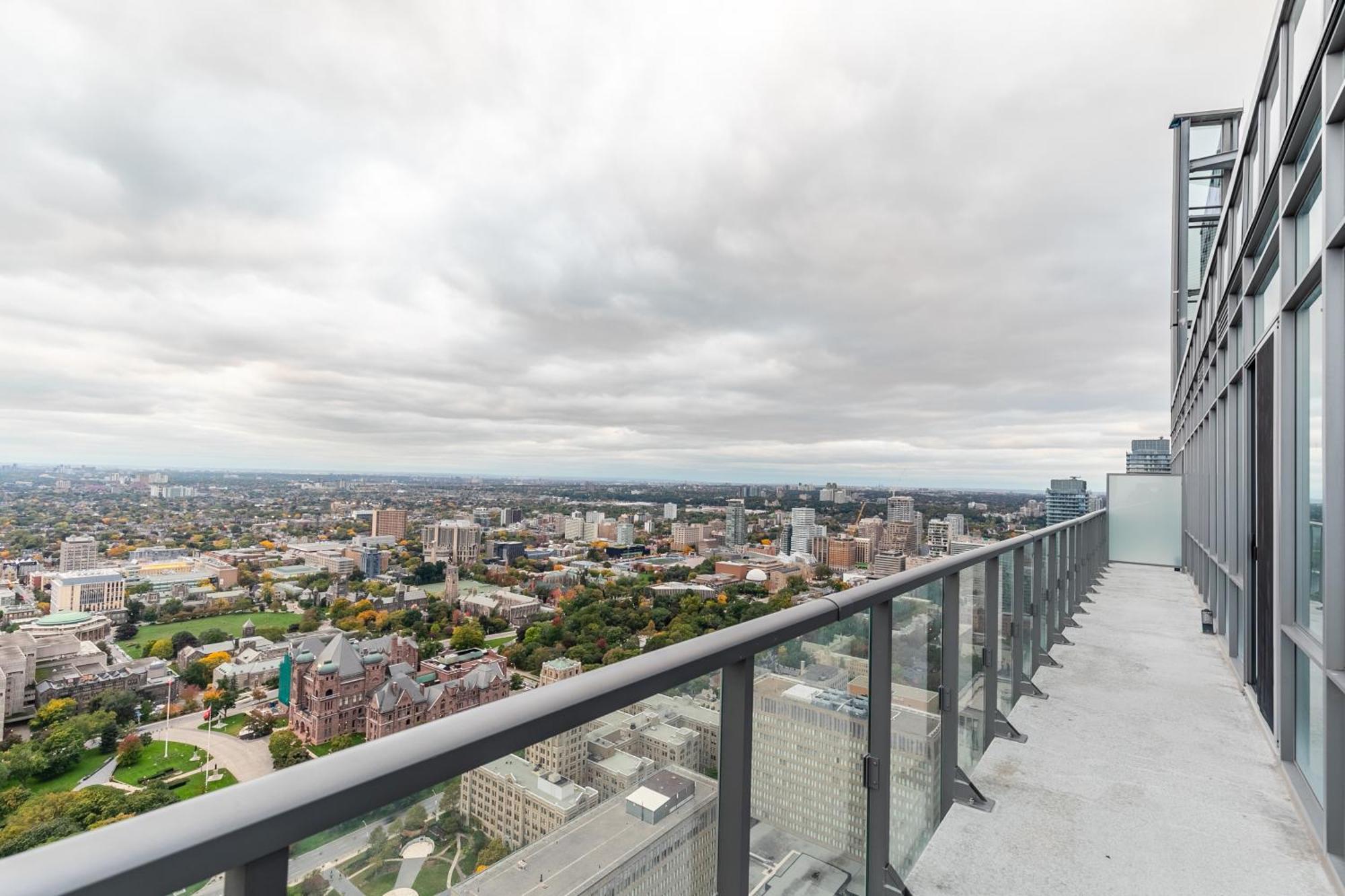 Great View High Rise In Homestay Toronto
