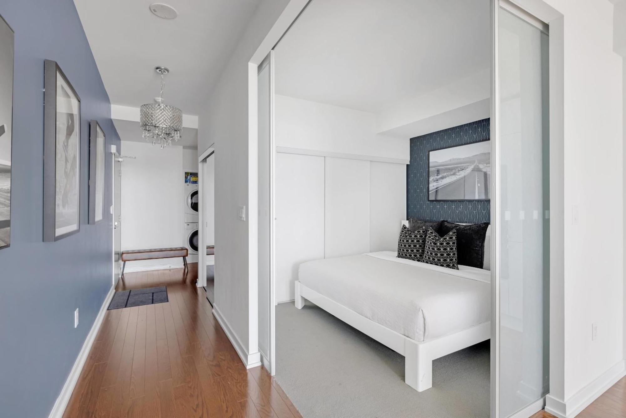 Penthouse Living Above The Skyline Apartment Toronto