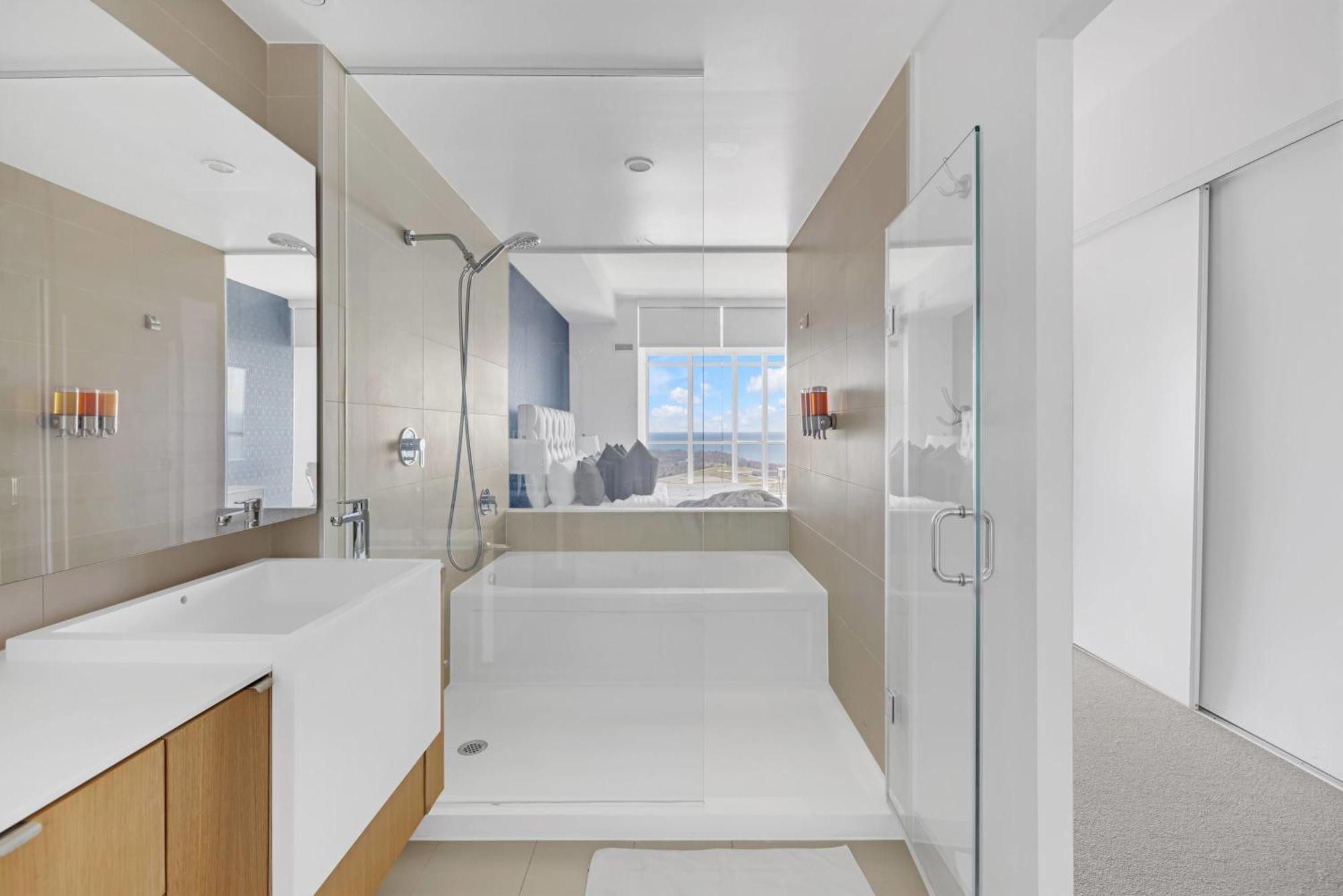 Penthouse Living Above The Skyline Apartment *