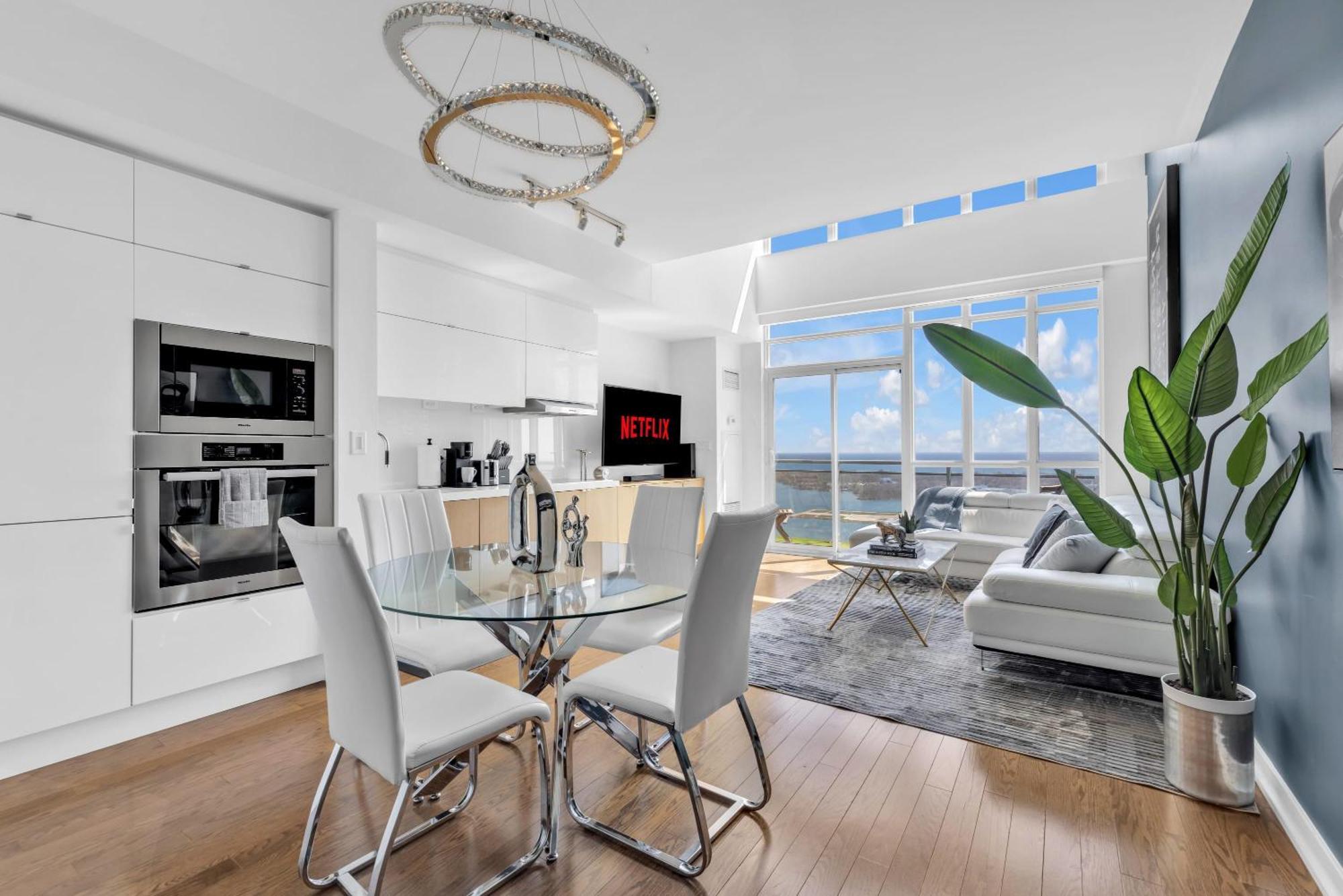 Apartment Penthouse Living Above The Skyline Toronto