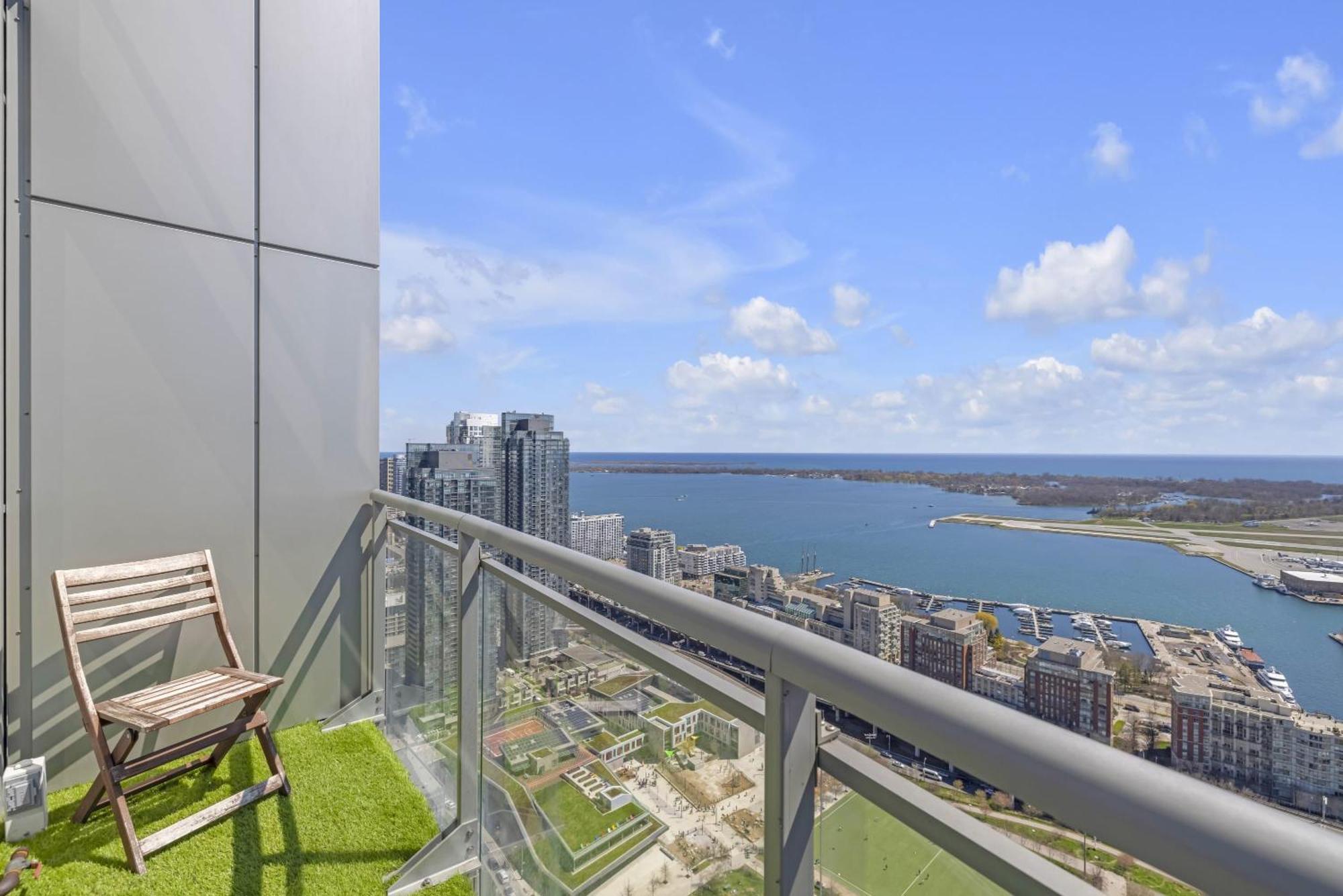 Apartment Penthouse Living Above The Skyline *