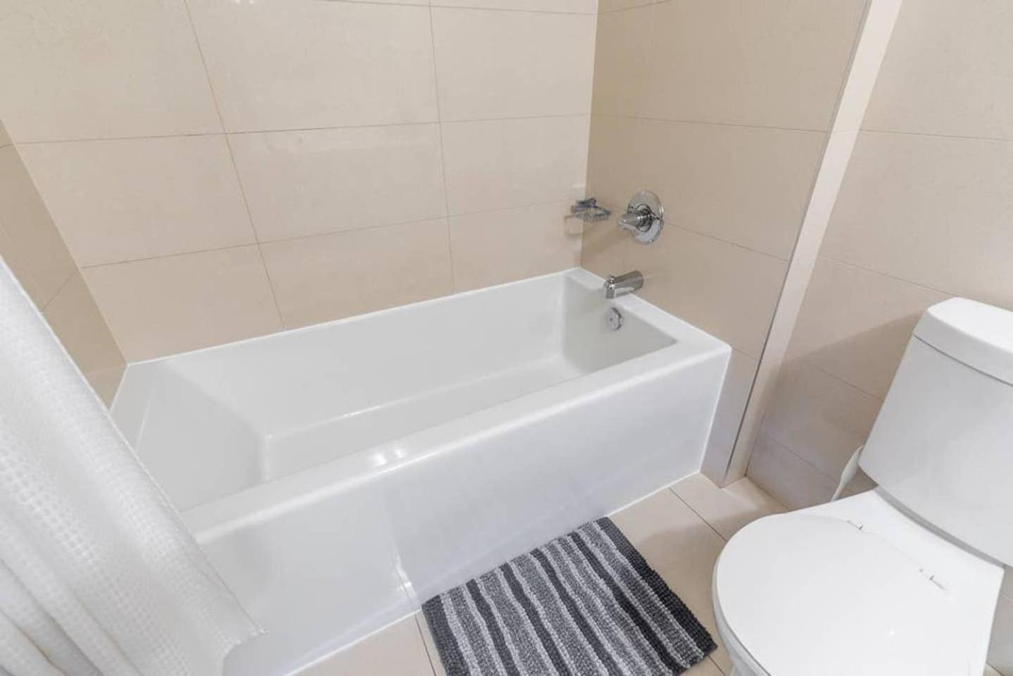 Holiday home Luxurious 1br-king Bed With Panoramic Views