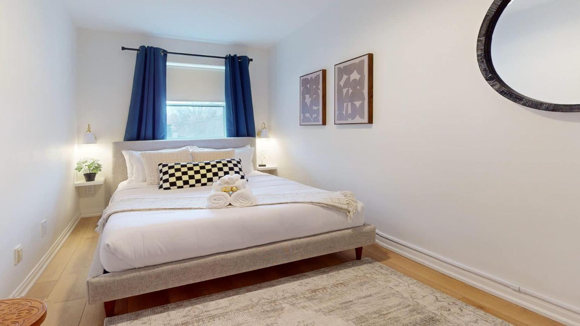 Casa Queen Elegant In Leslieville *