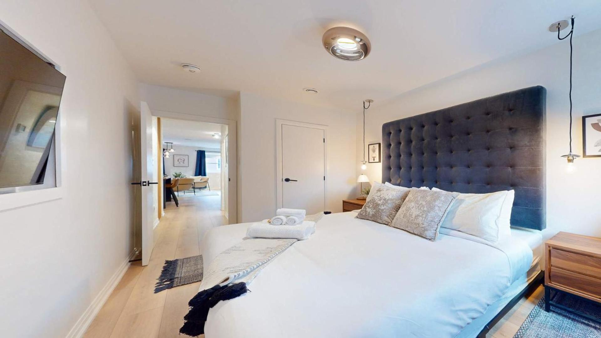Casa Queen Elegant In Leslieville * Toronto