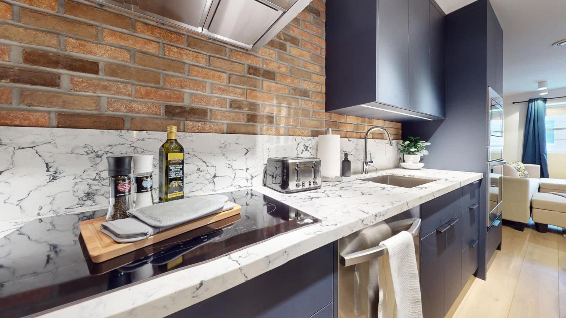 Casa Queen Elegant In Leslieville Hotel *