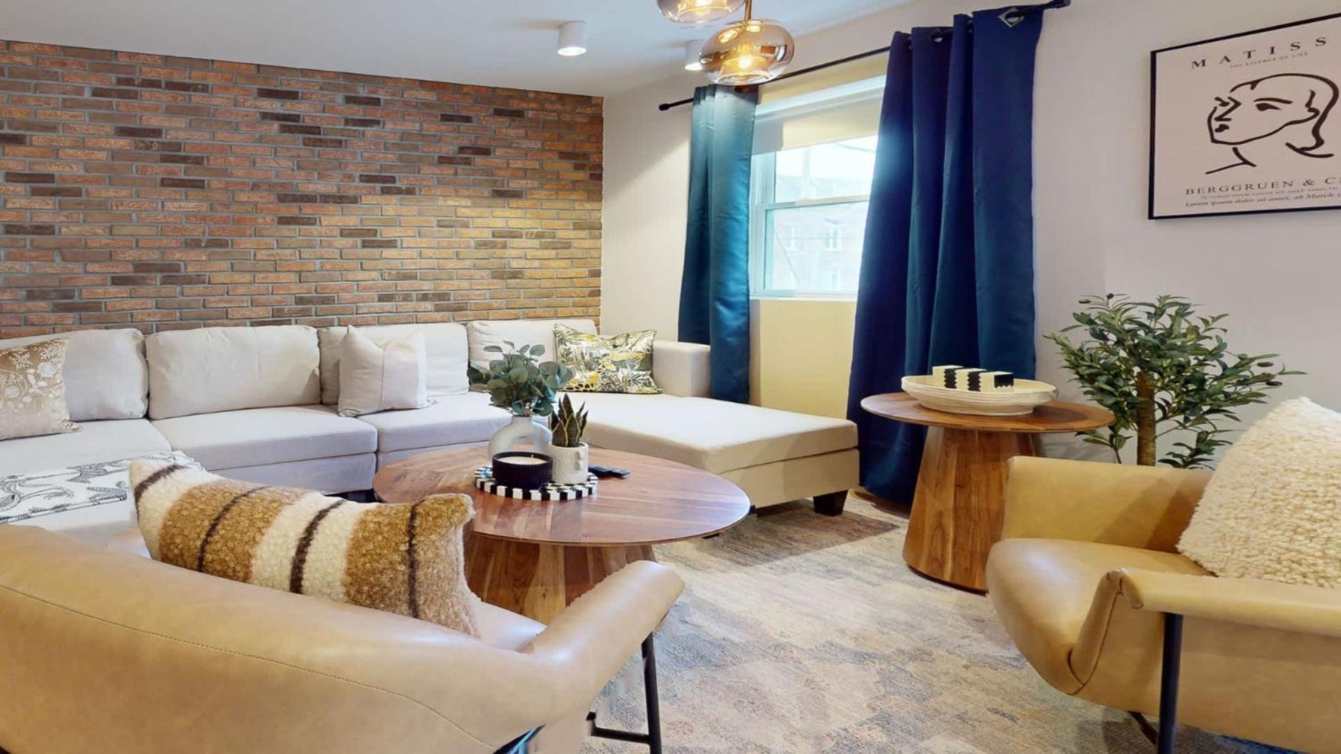 Casa Queen Elegant In Leslieville Toronto