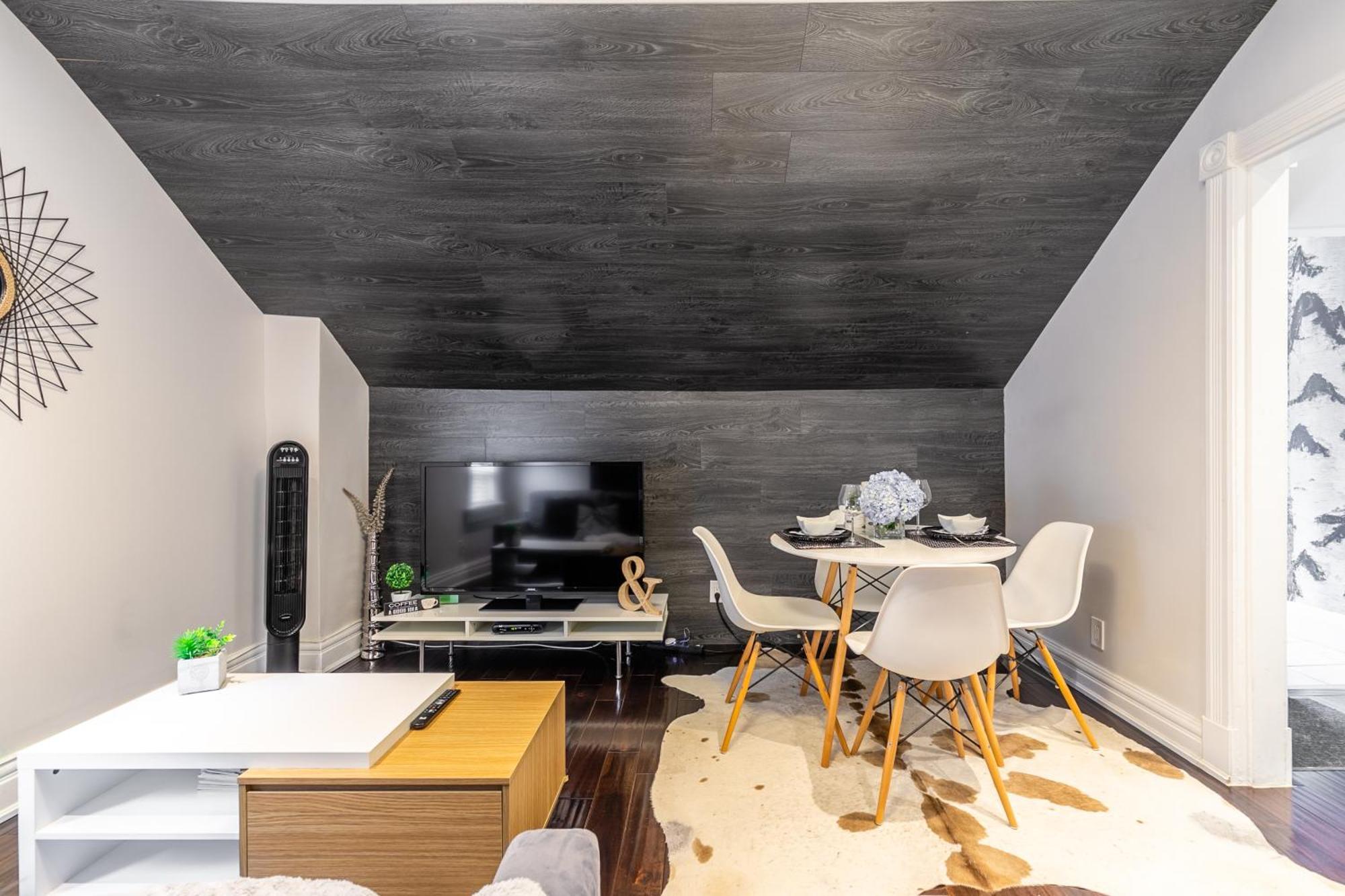 Modern With Rooftop Patios Apartment Toronto