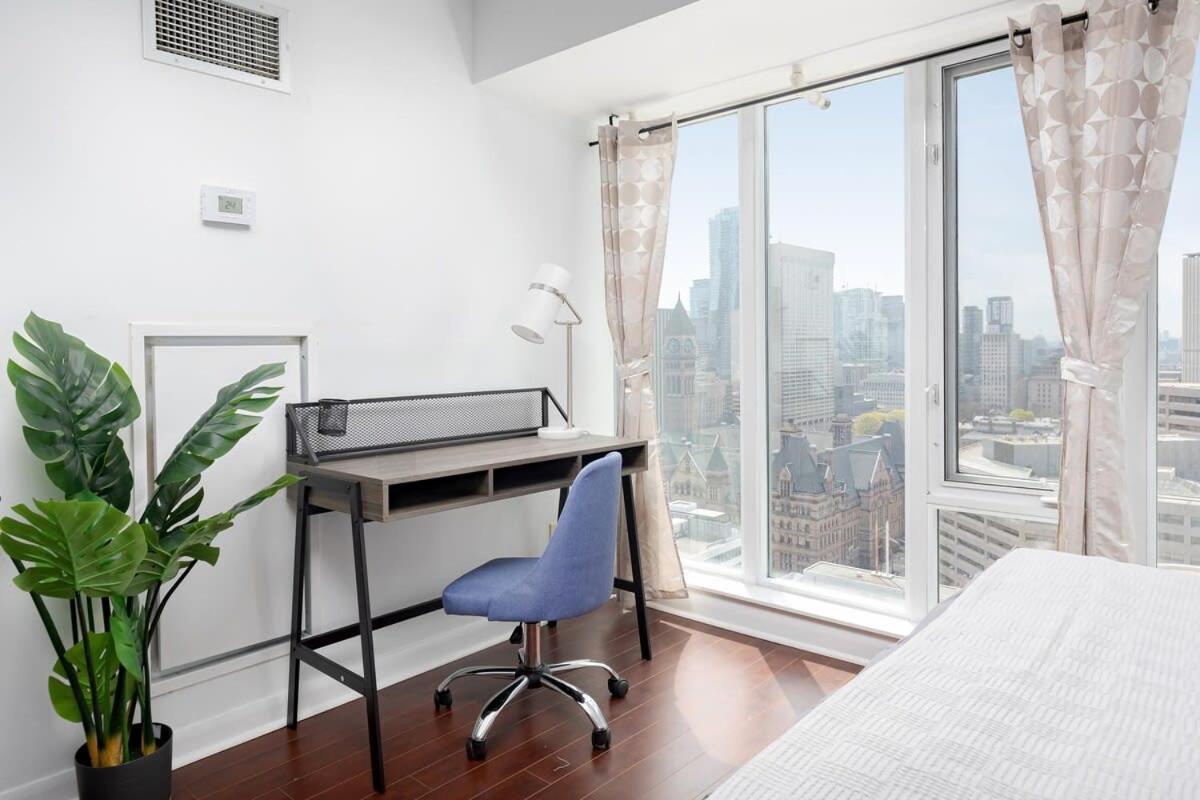 Apartment Lovely In Downtown To Yonge Dundas Square