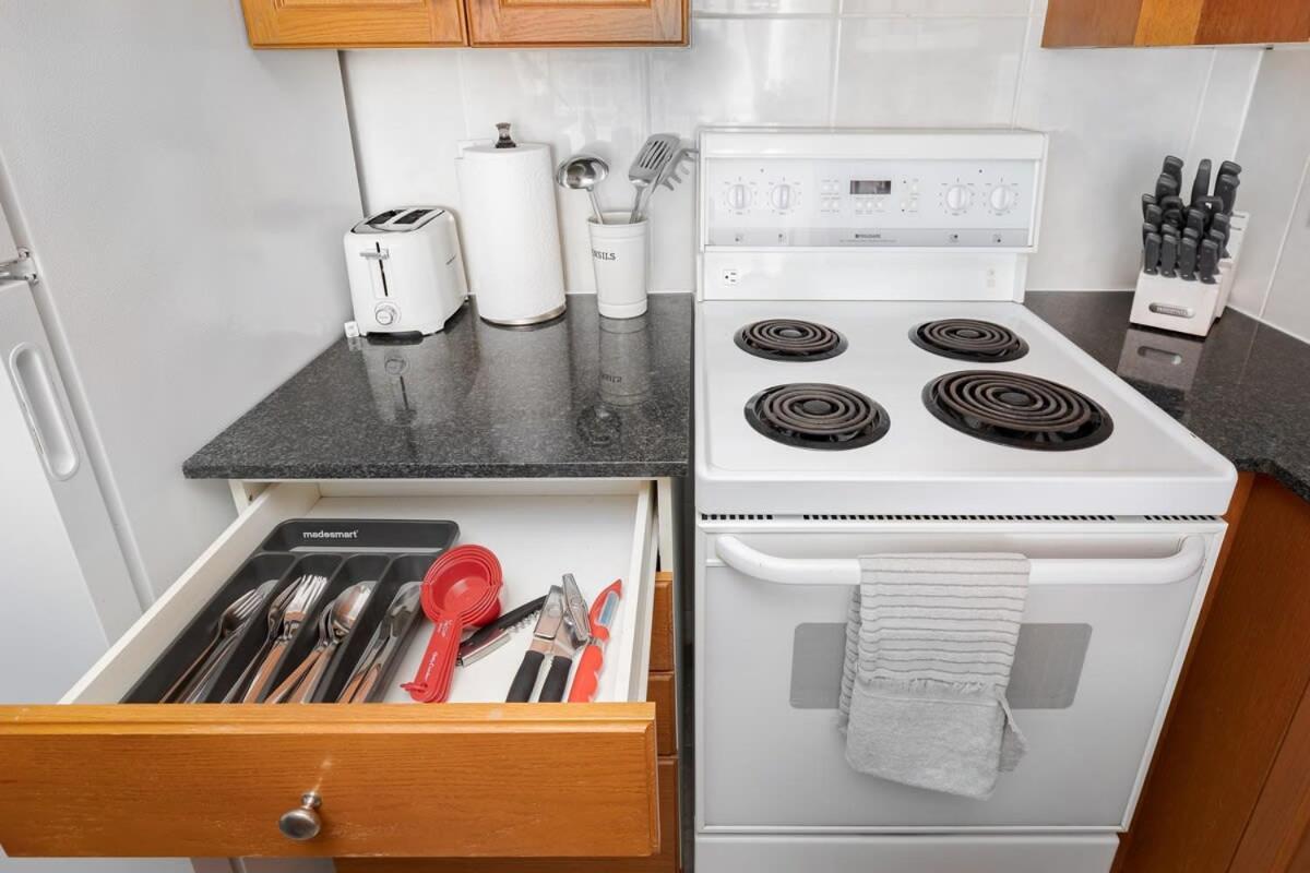 Apartment Lovely In Downtown To Yonge Dundas Square *