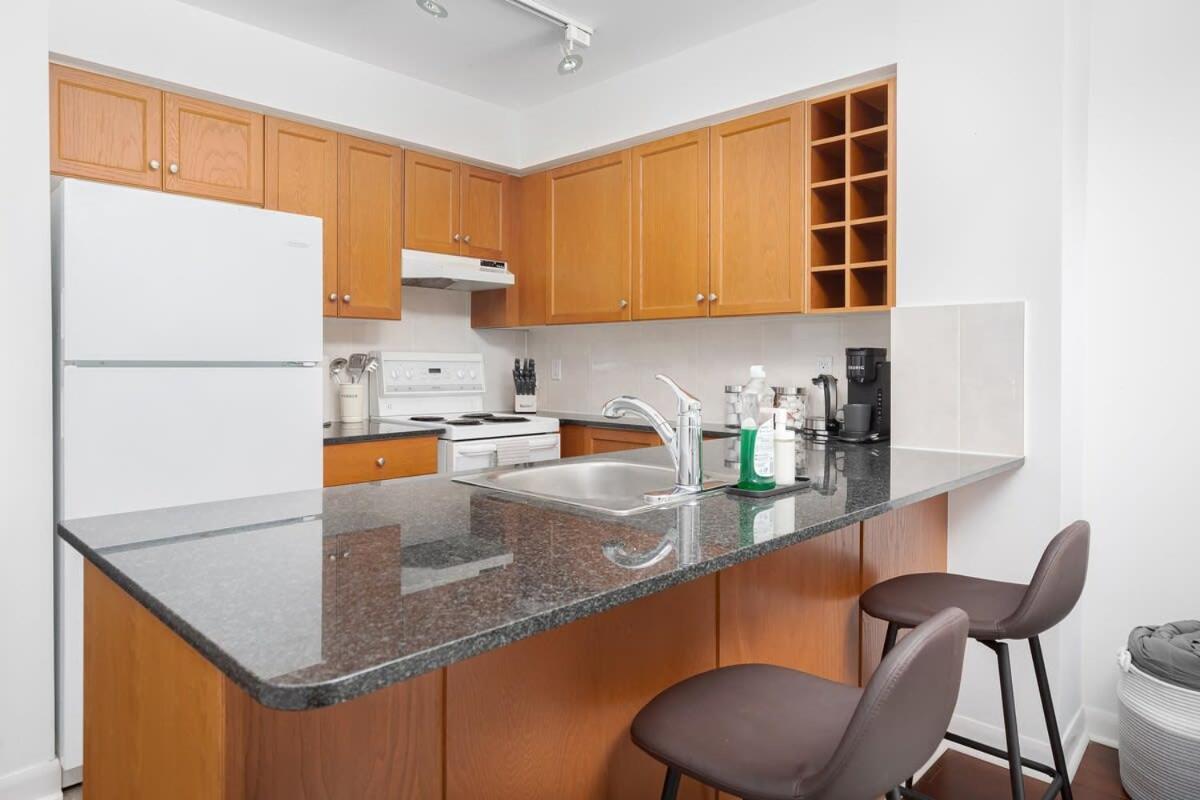 Lovely In Downtown To Yonge Dundas Square Apartment Toronto