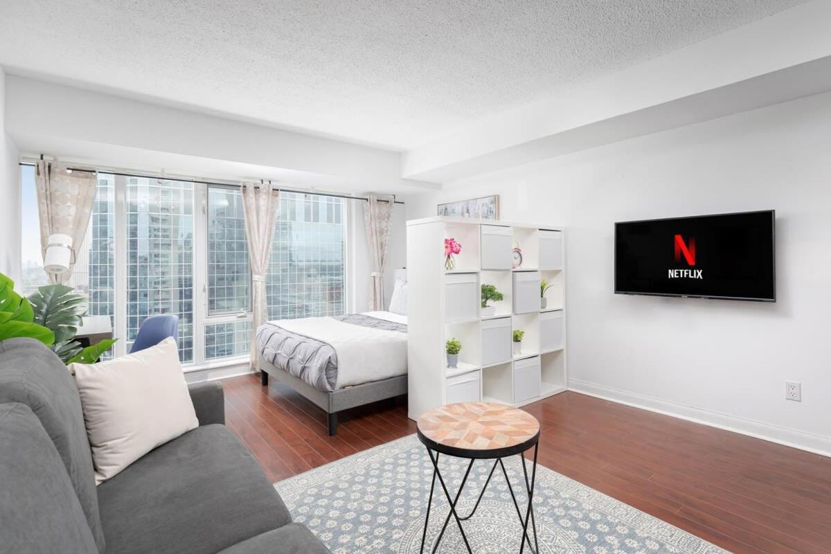 Apartment Lovely In Downtown To Yonge Dundas Square Toronto