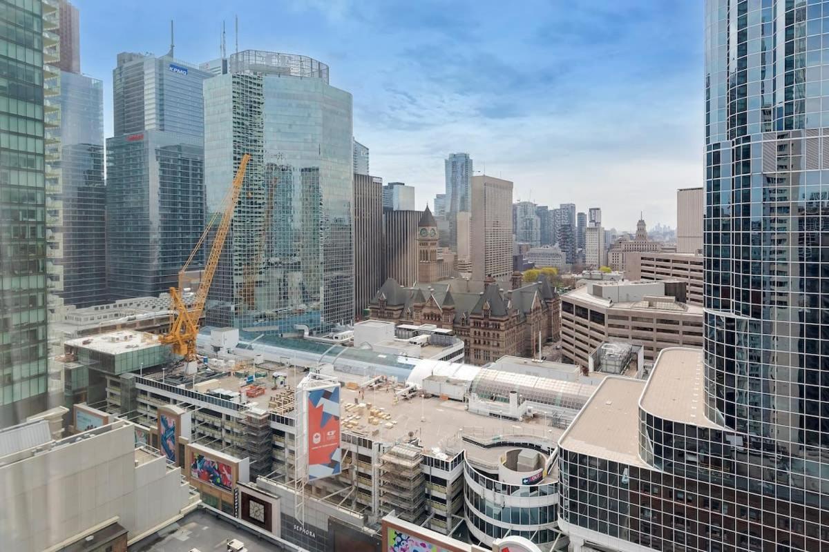 Lovely In Downtown To Yonge Dundas Square Apartment