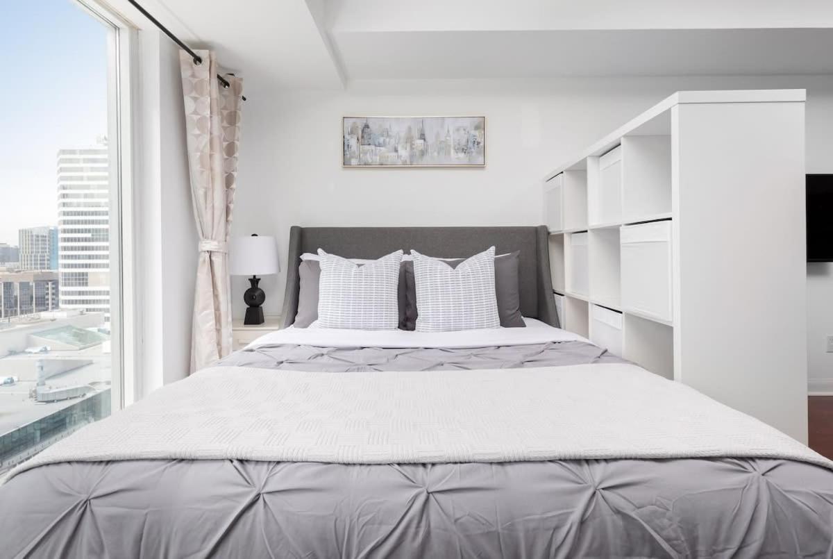 Apartment Lovely In Downtown To Yonge Dundas Square