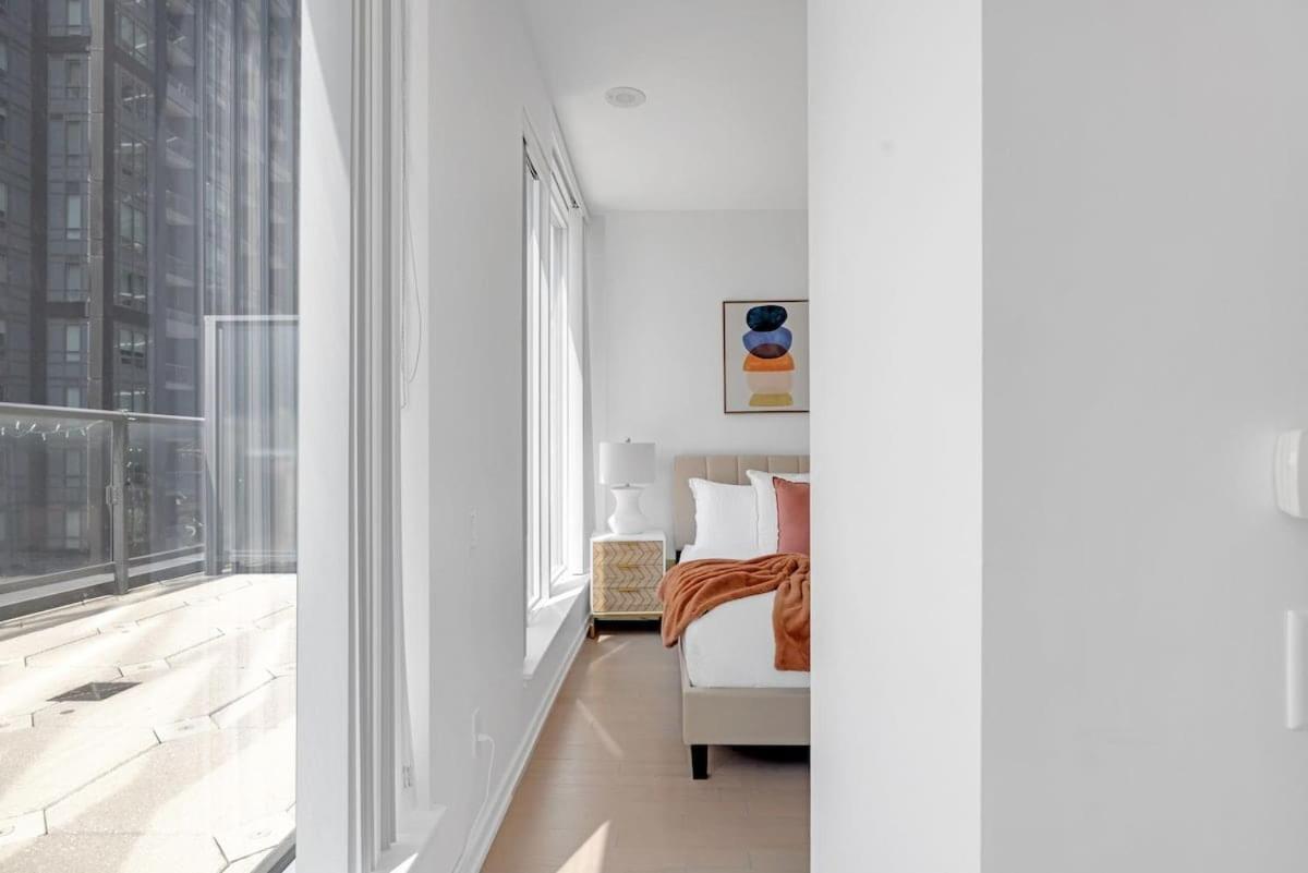 Luxury 2br Enormous Patio Parking Apartment