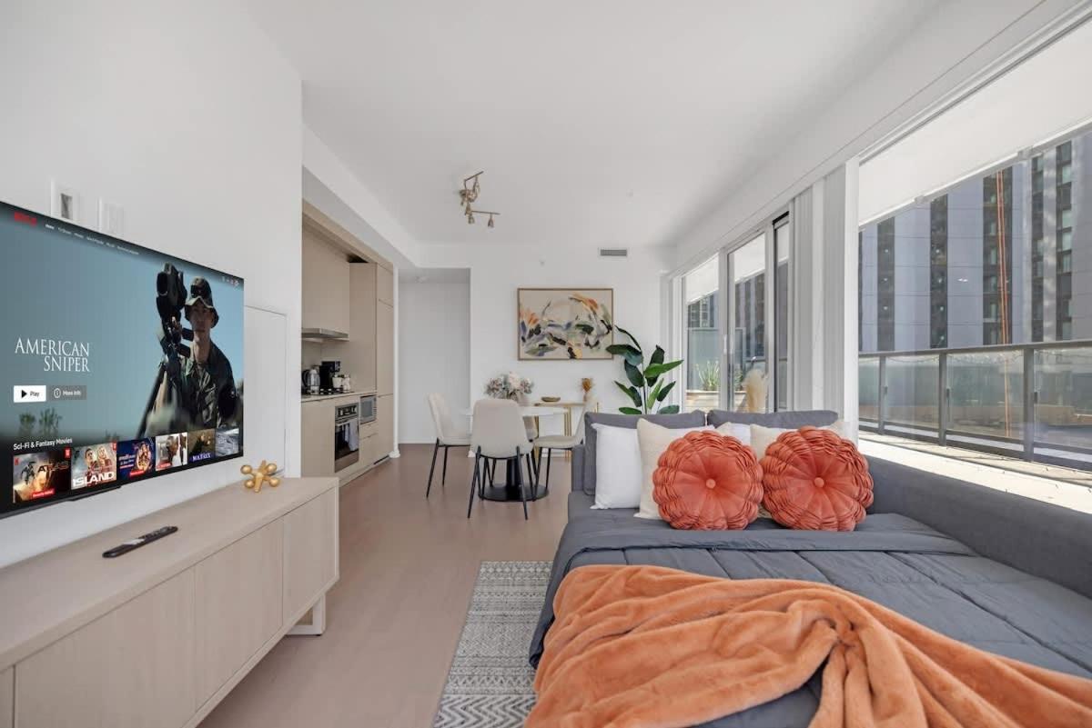 Luxury 2br Enormous Patio Parking Apartment *