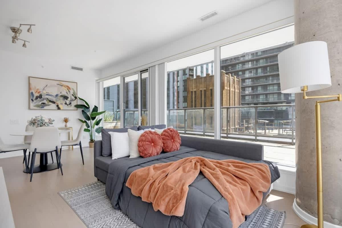 Apartment Luxury 2br Enormous Patio Parking *