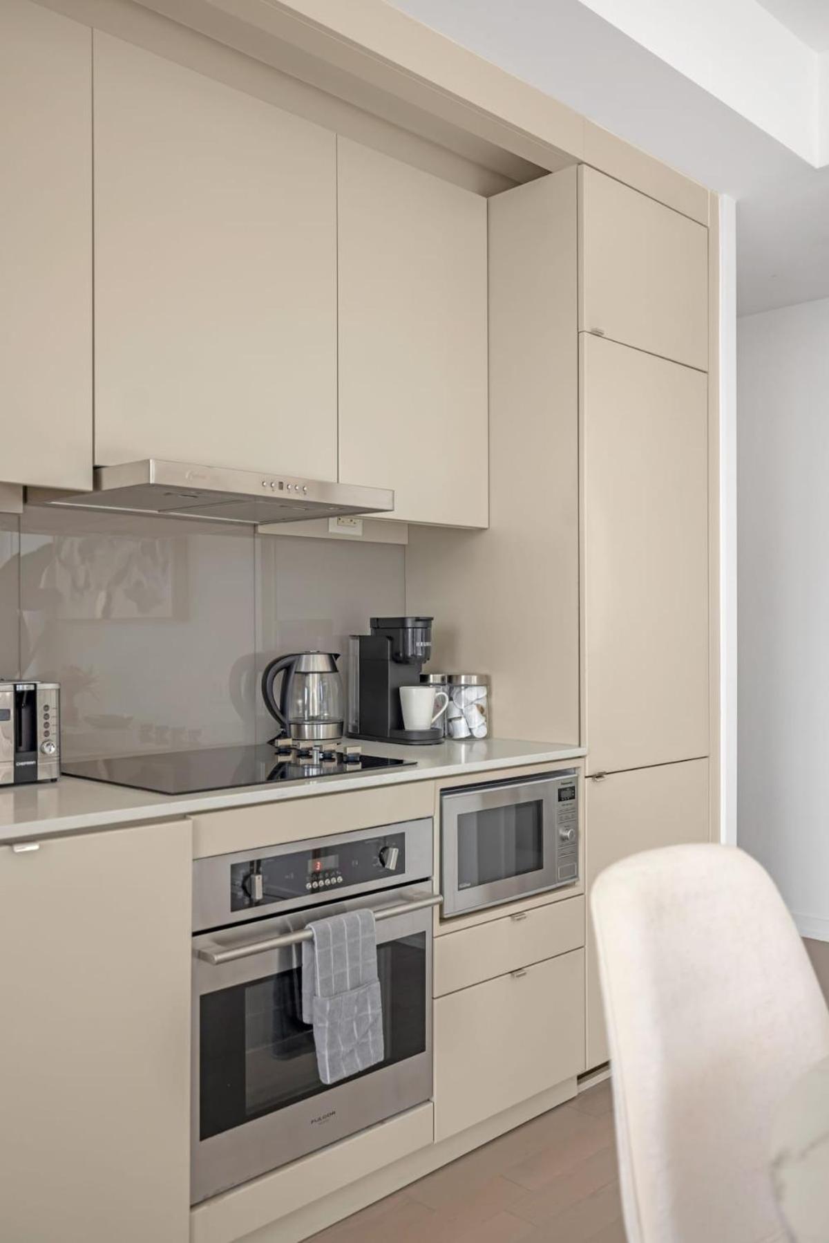 Apartment Luxury 2br Enormous Patio Parking *