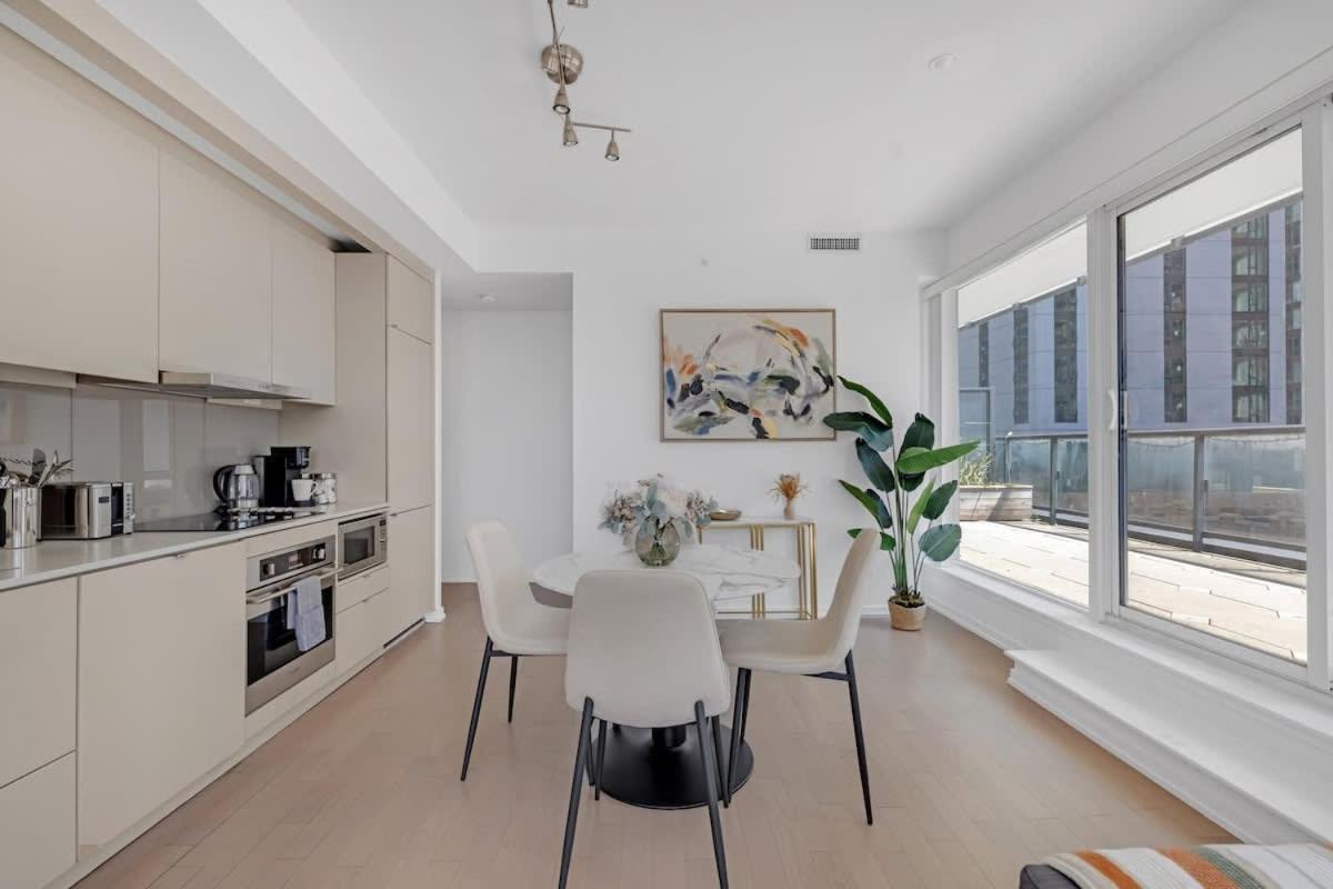Apartment Luxury 2br Enormous Patio Parking
