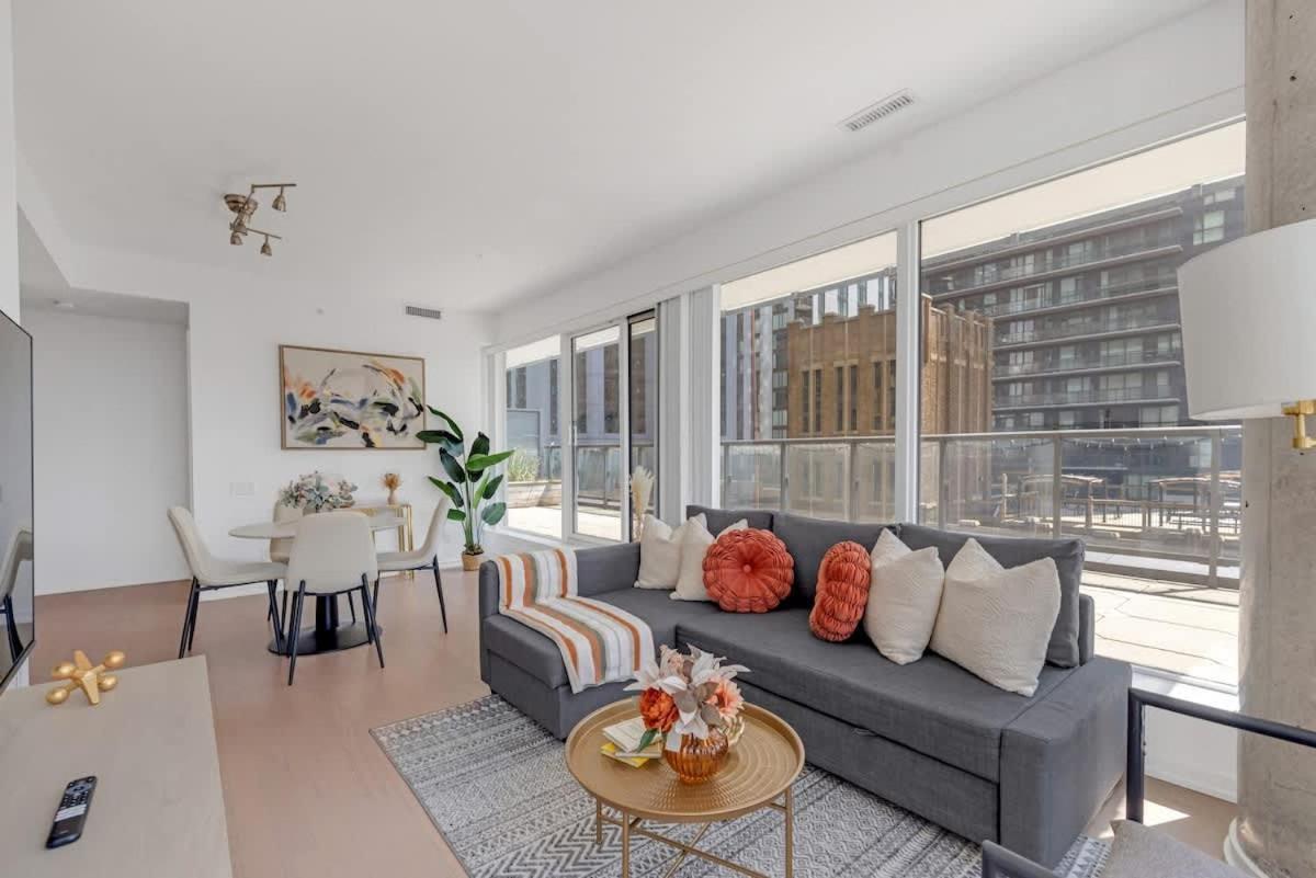 Luxury 2br Enormous Patio Parking Apartment *