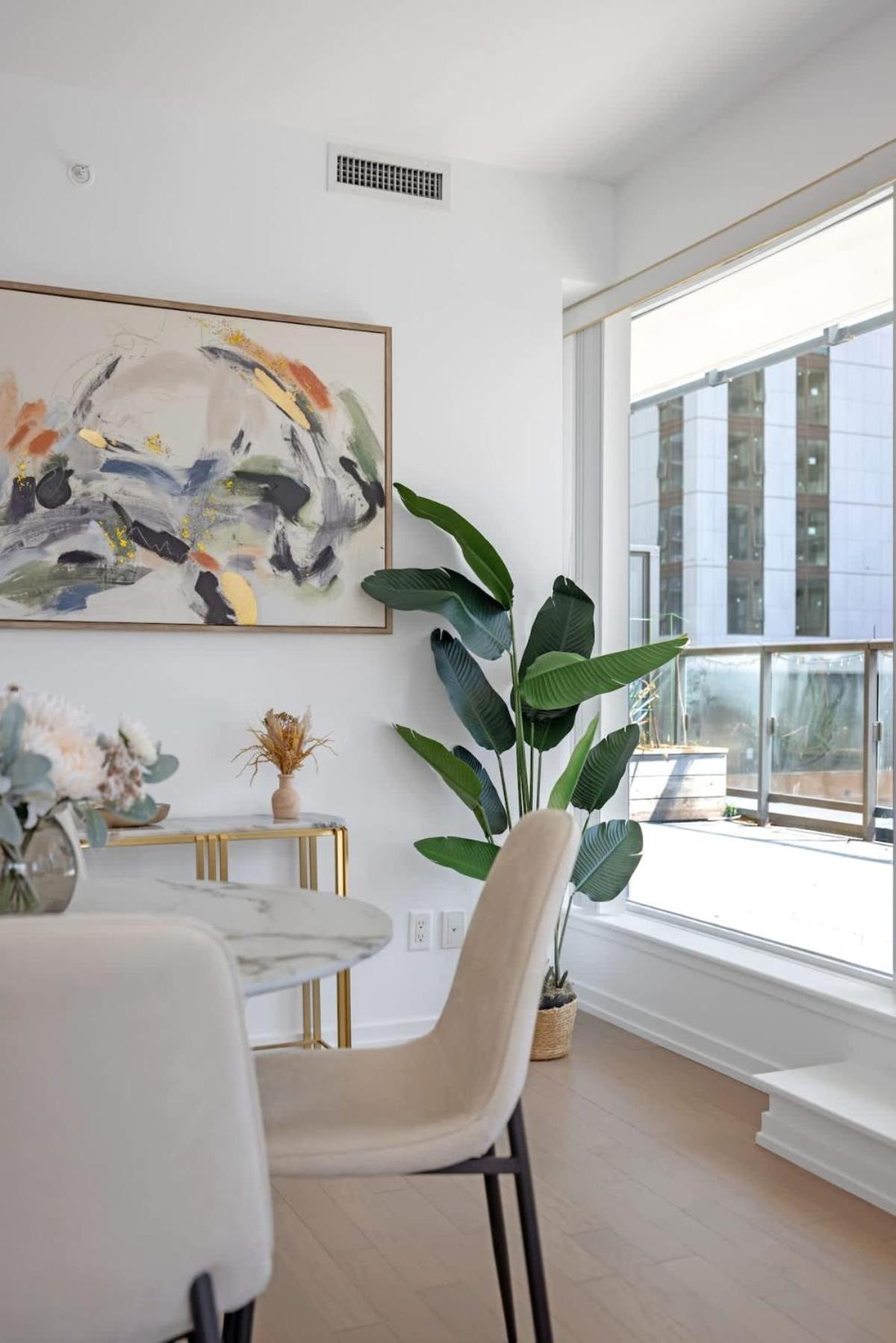 Luxury 2br Enormous Patio Parking Apartment