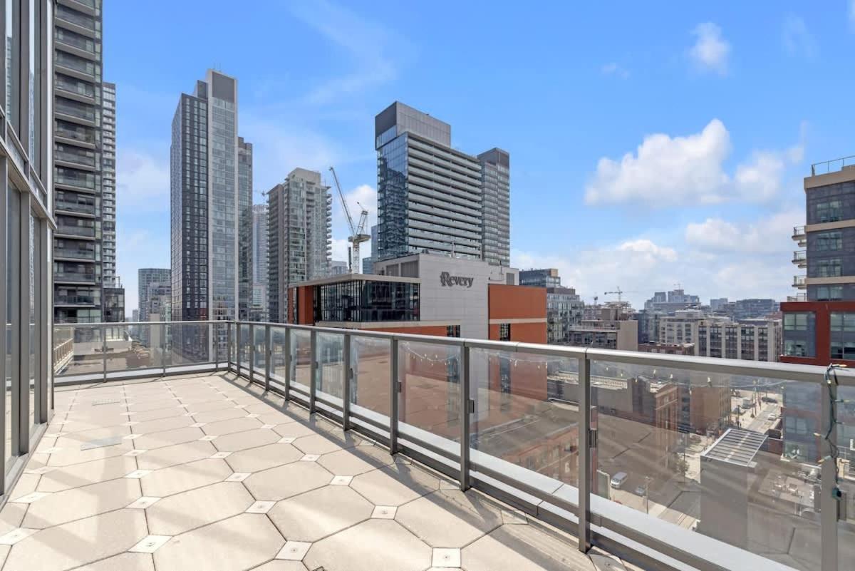 Apartment Luxury 2br Enormous Patio Parking *
