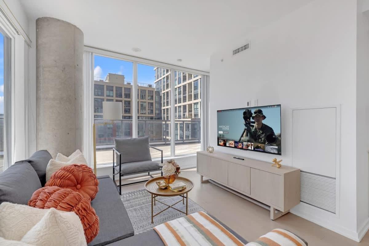Apartment Luxury 2br Enormous Patio Parking *