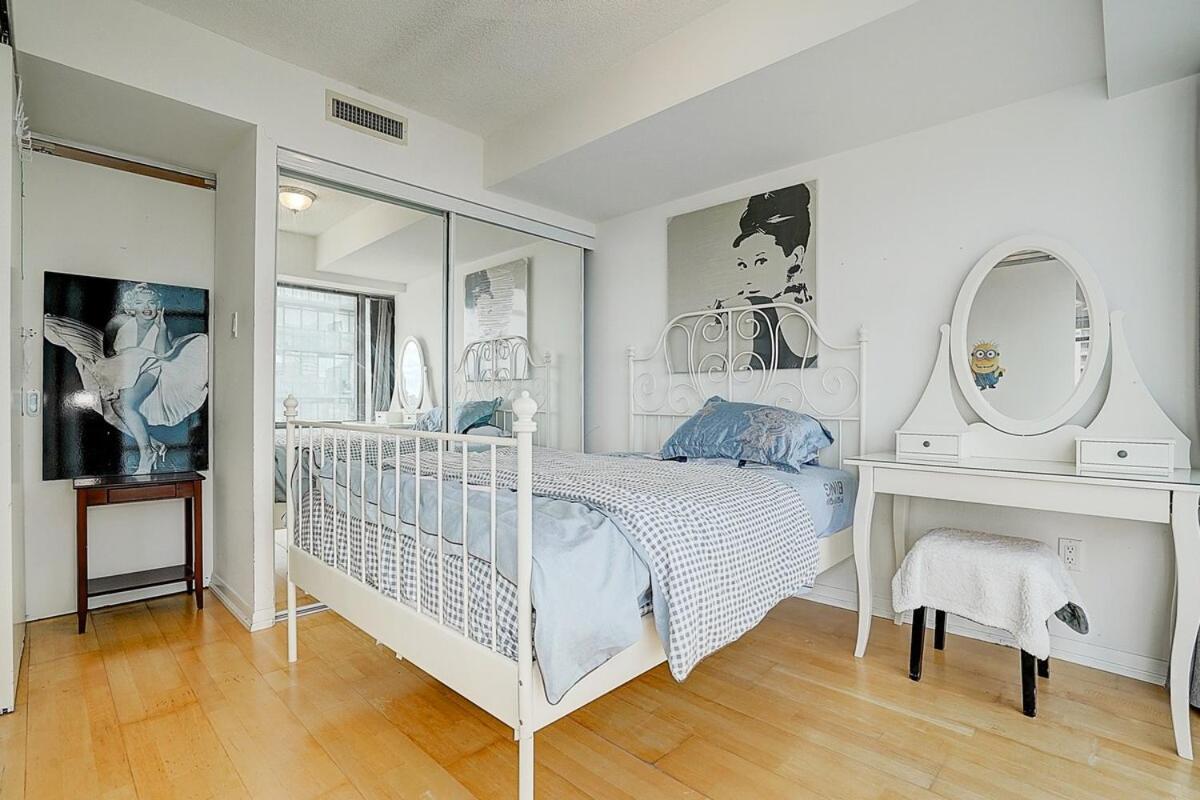 Apartment Chic Downtown Toronto