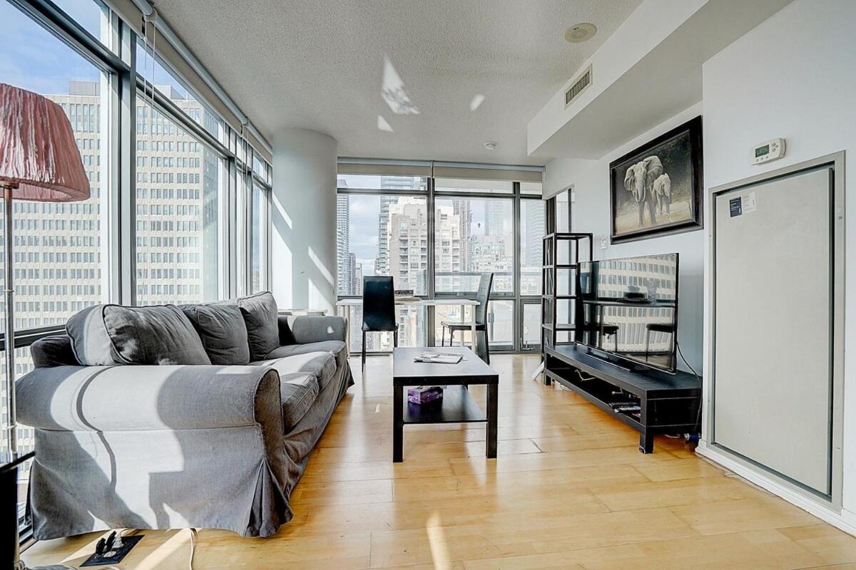 Chic Downtown Apartment *