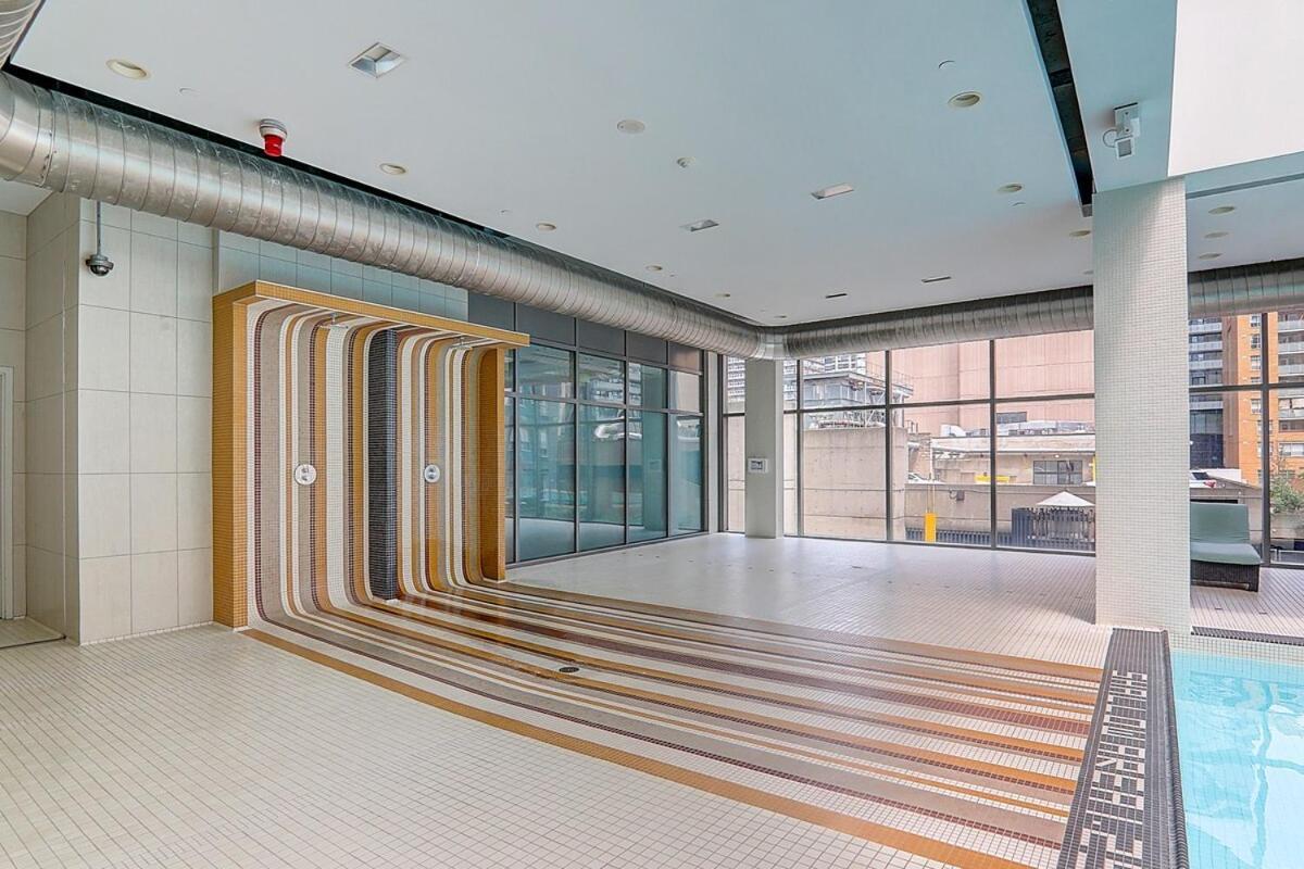 Apartment Chic Downtown Toronto