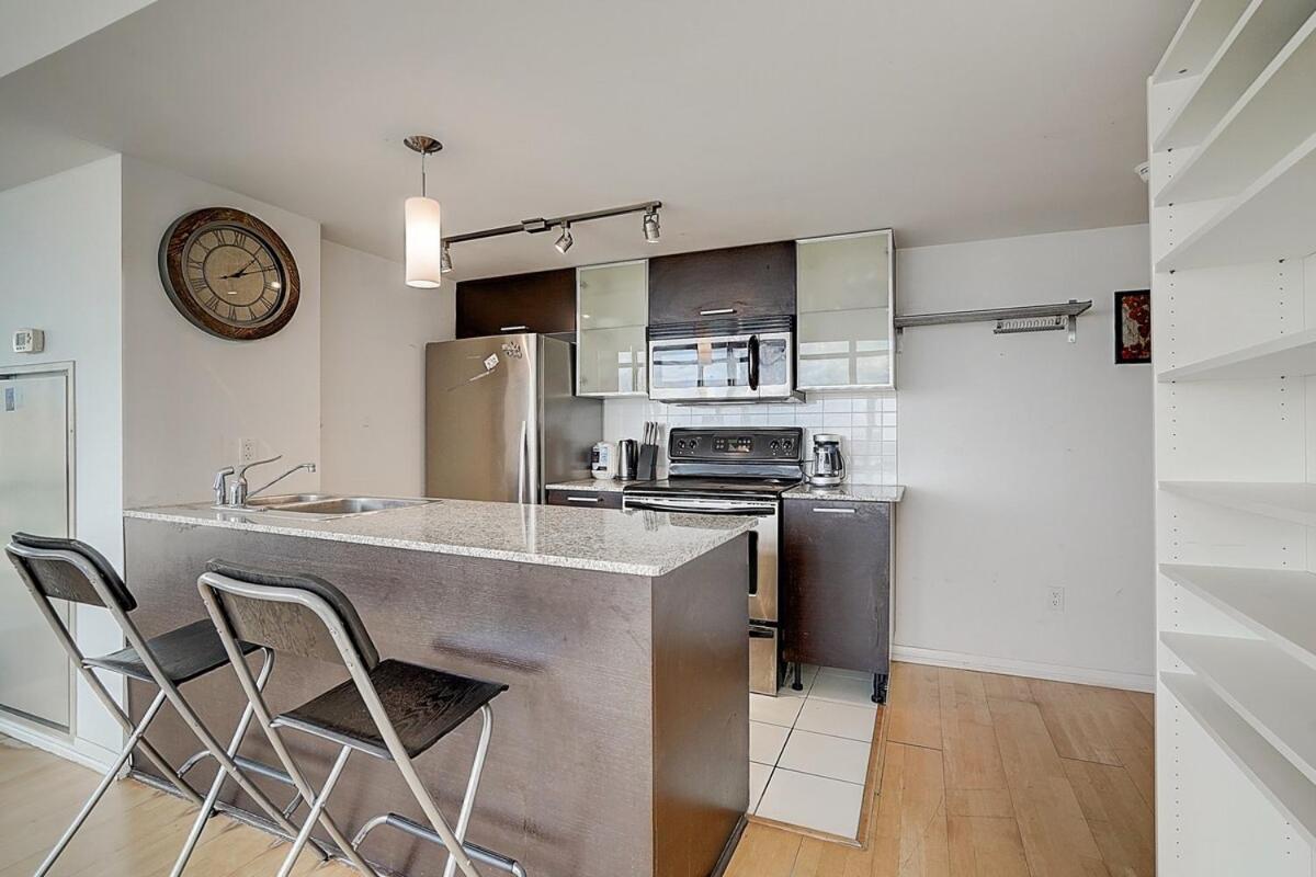 Chic Downtown Apartment *