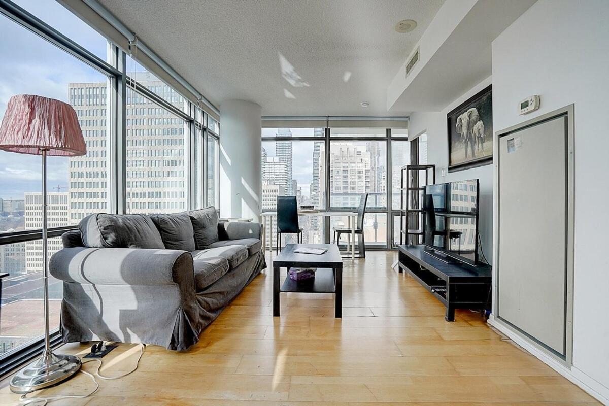 Apartment Chic Downtown Toronto