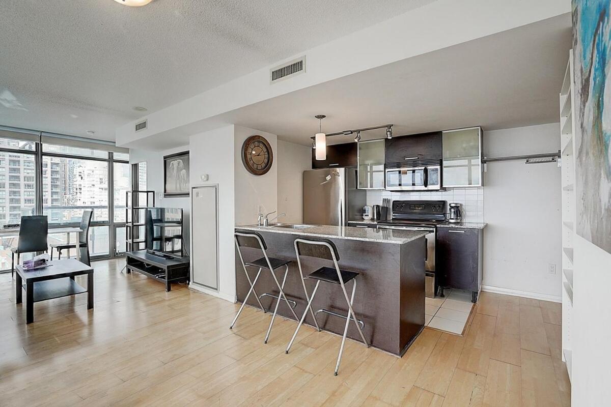 Apartment Chic Downtown Toronto