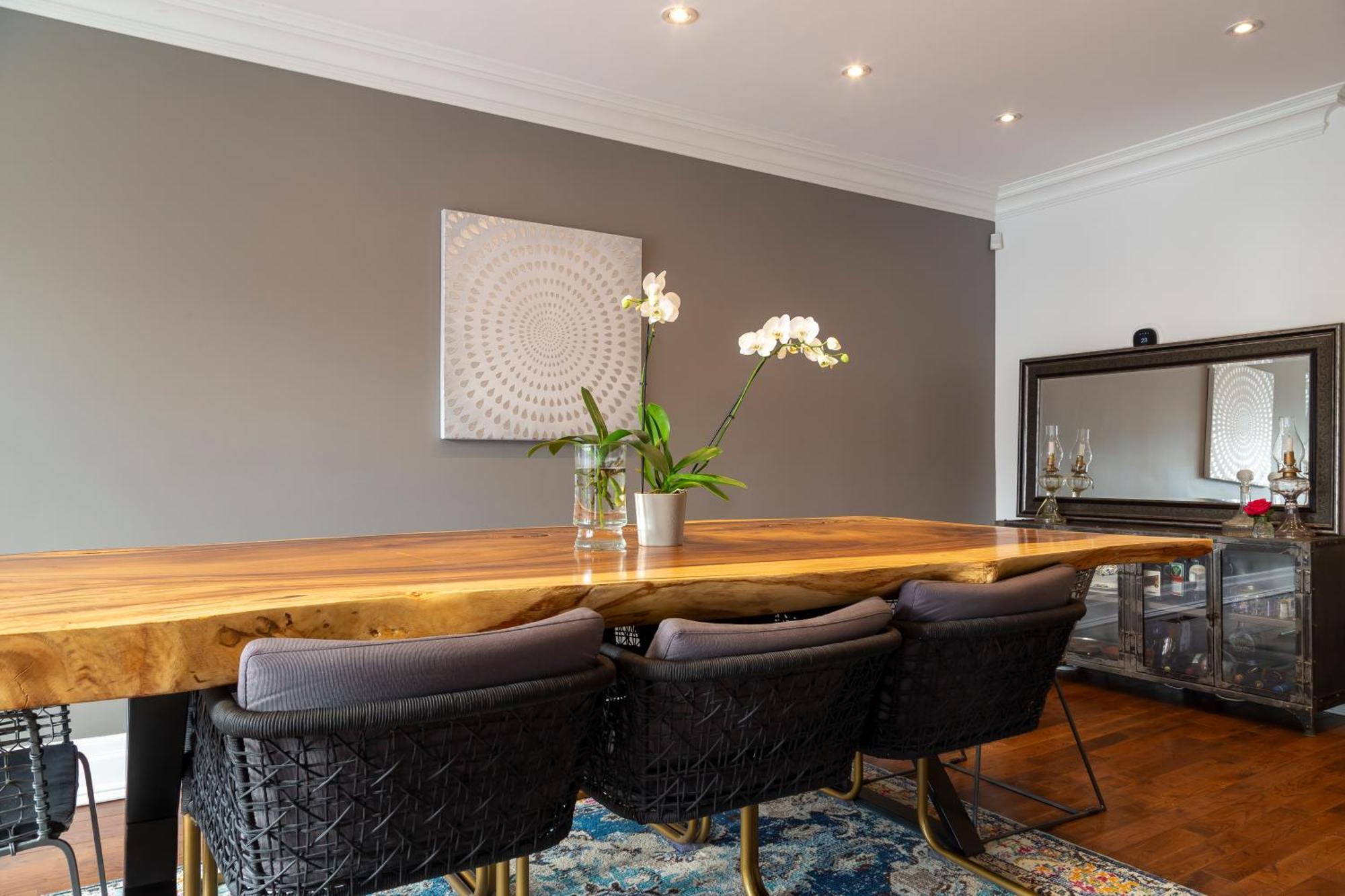 Beautiful 3br House In The Heart Of Greek Town * Toronto