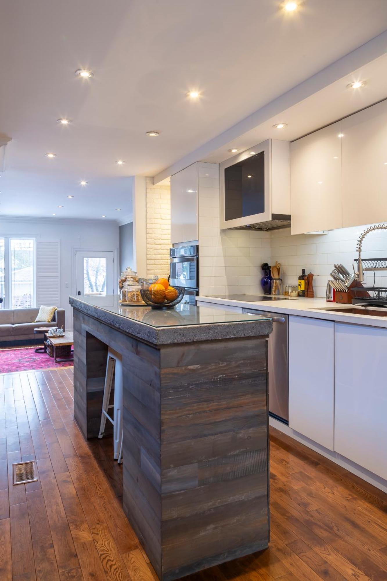 Beautiful 3br House In The Heart Of Greek Town Toronto